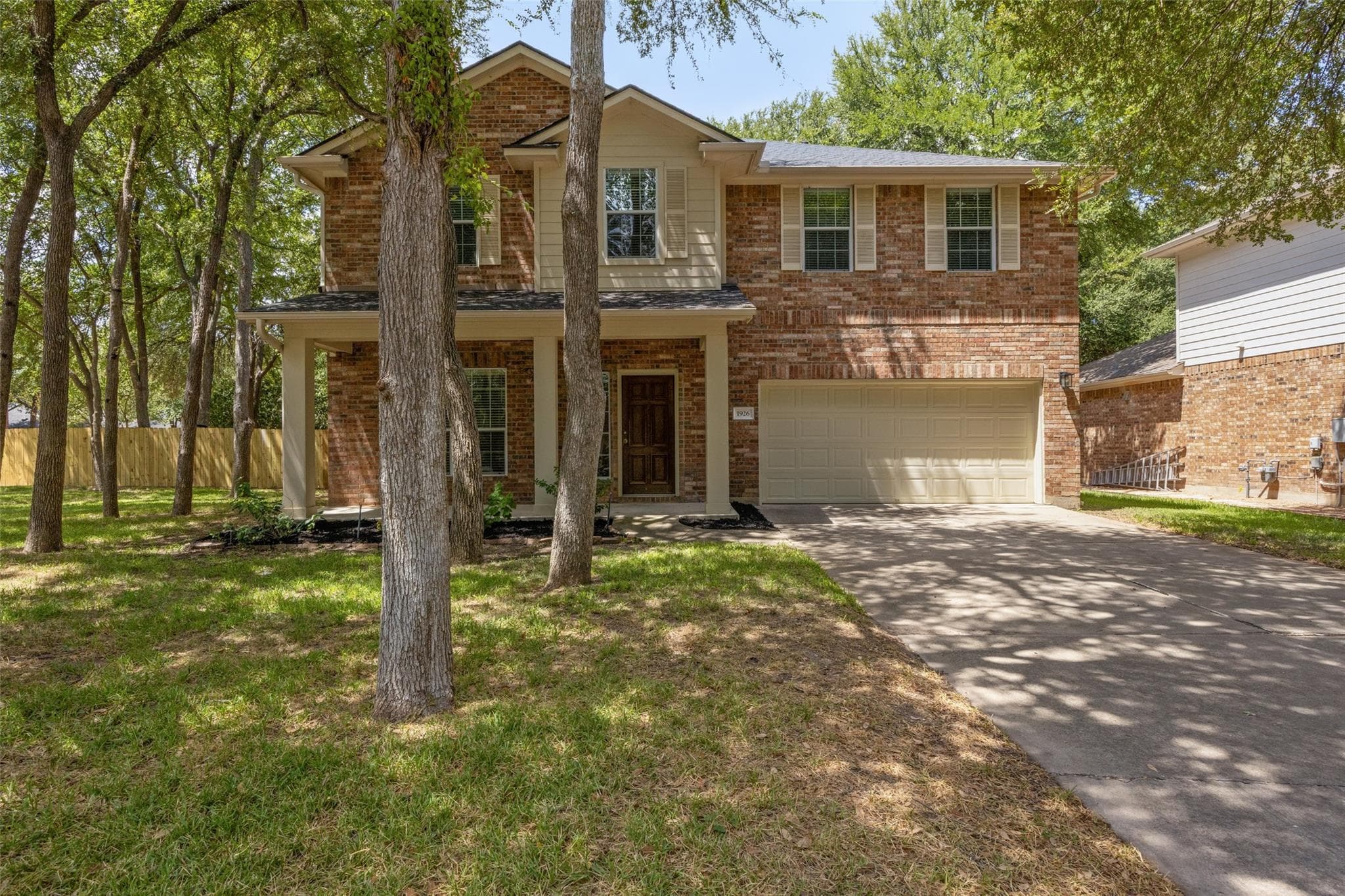 1926  Creek Crest Way