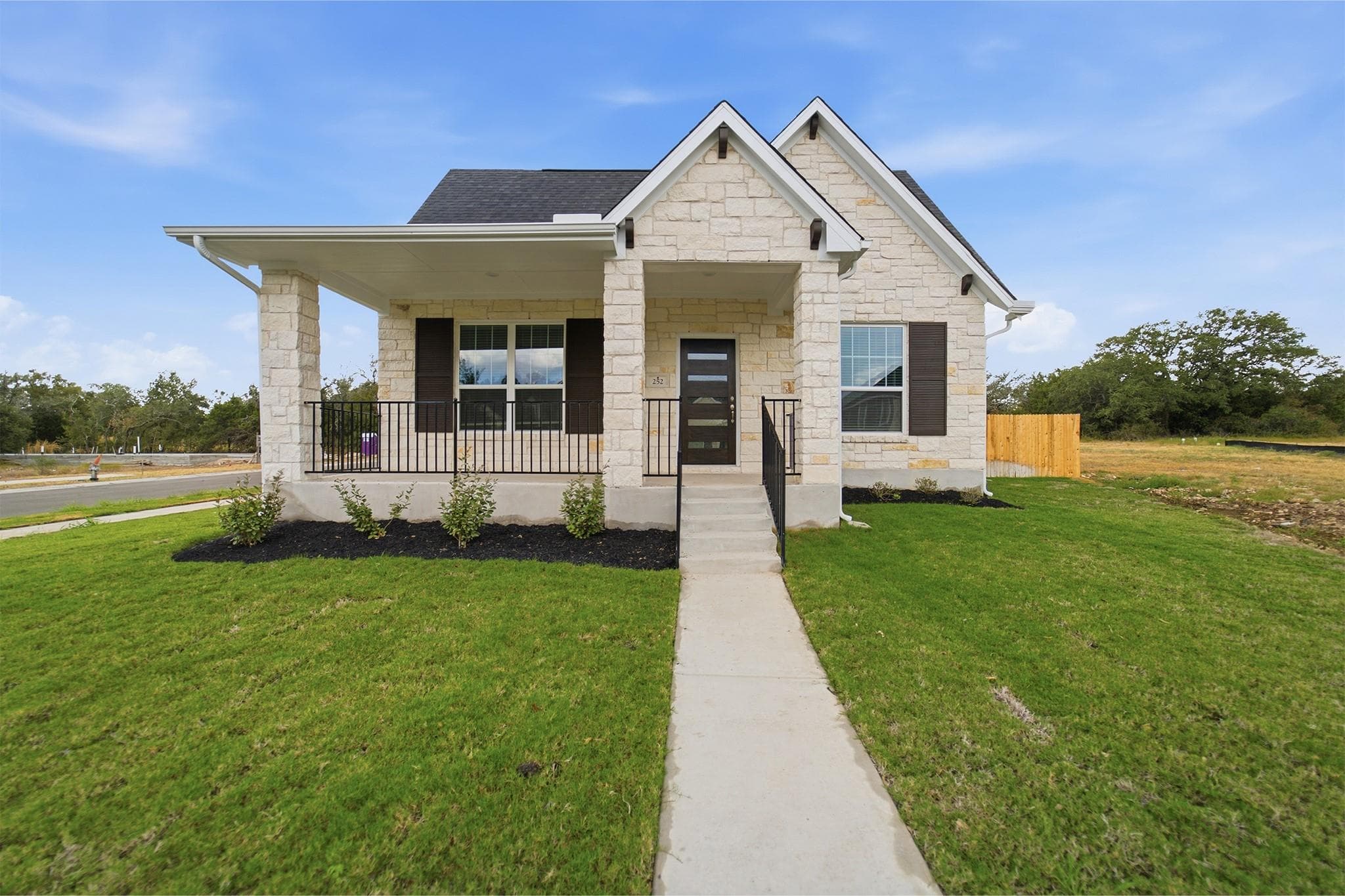 252 Villars Dr