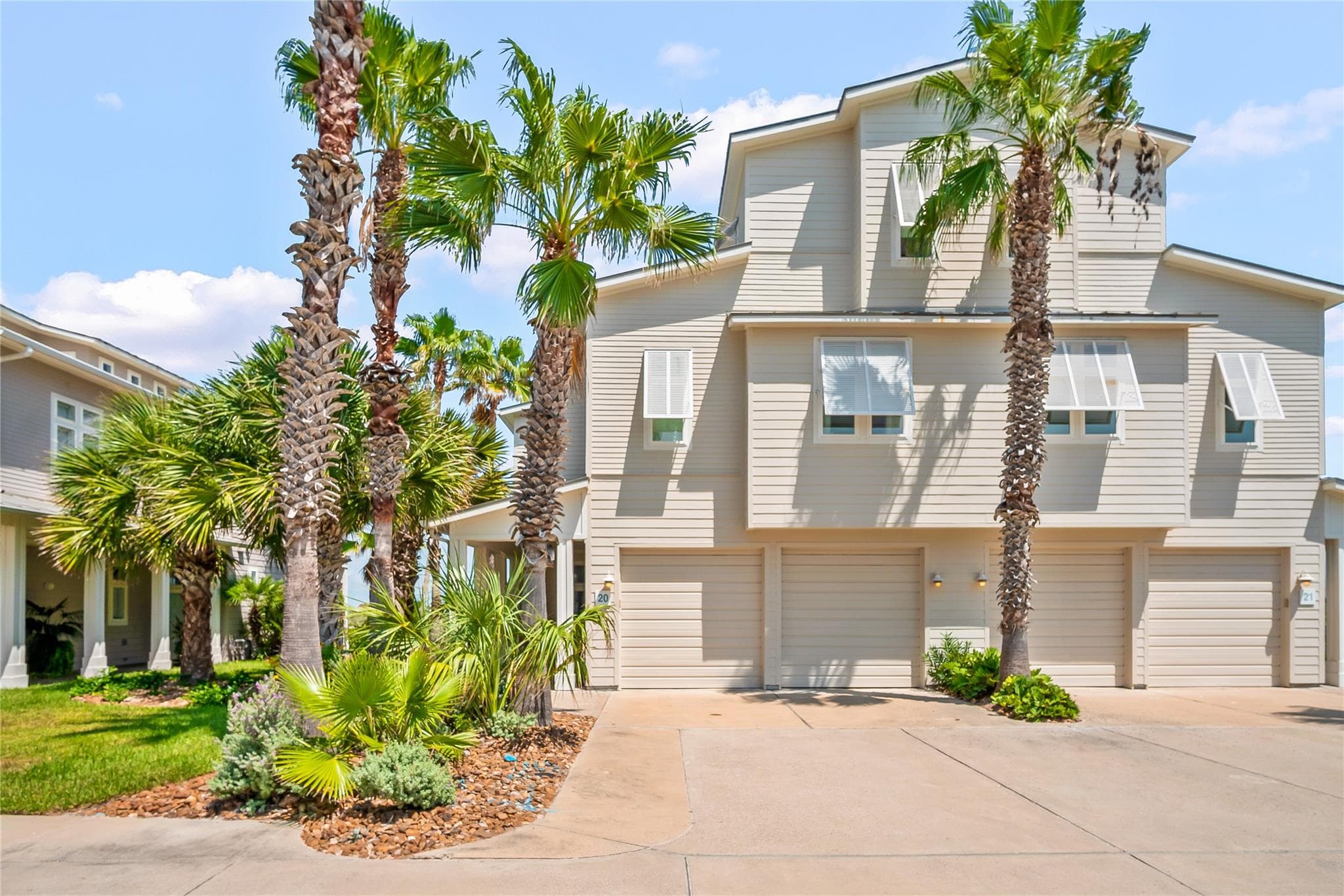 3700  Island Moorings Pkwy  #20