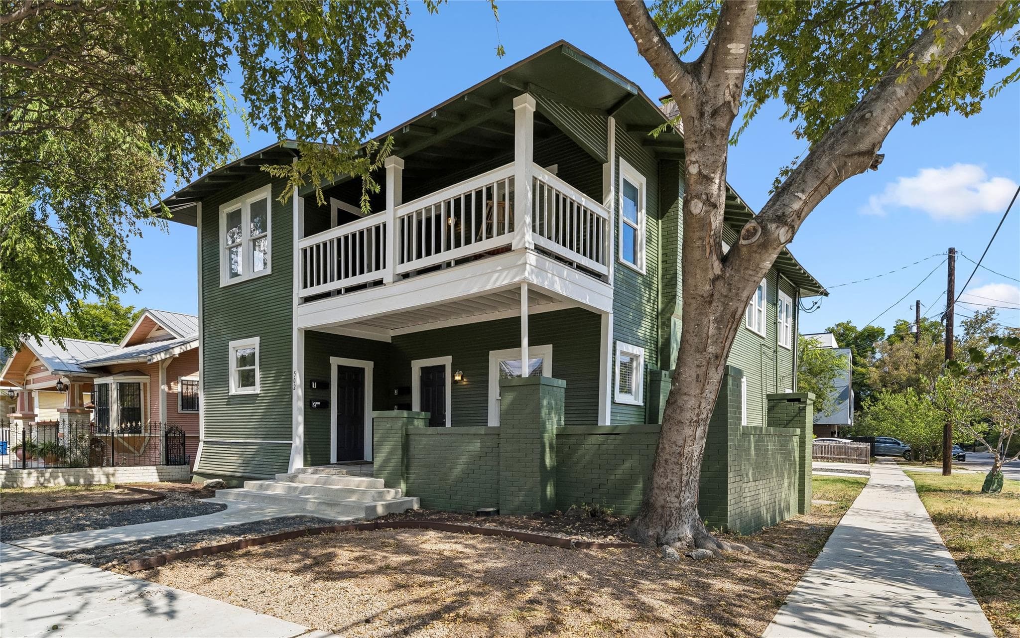 502 E Laurel None