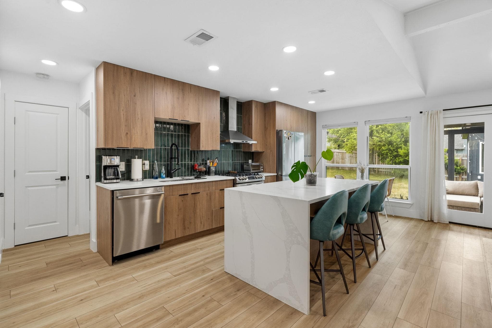 1111 Speer Ln