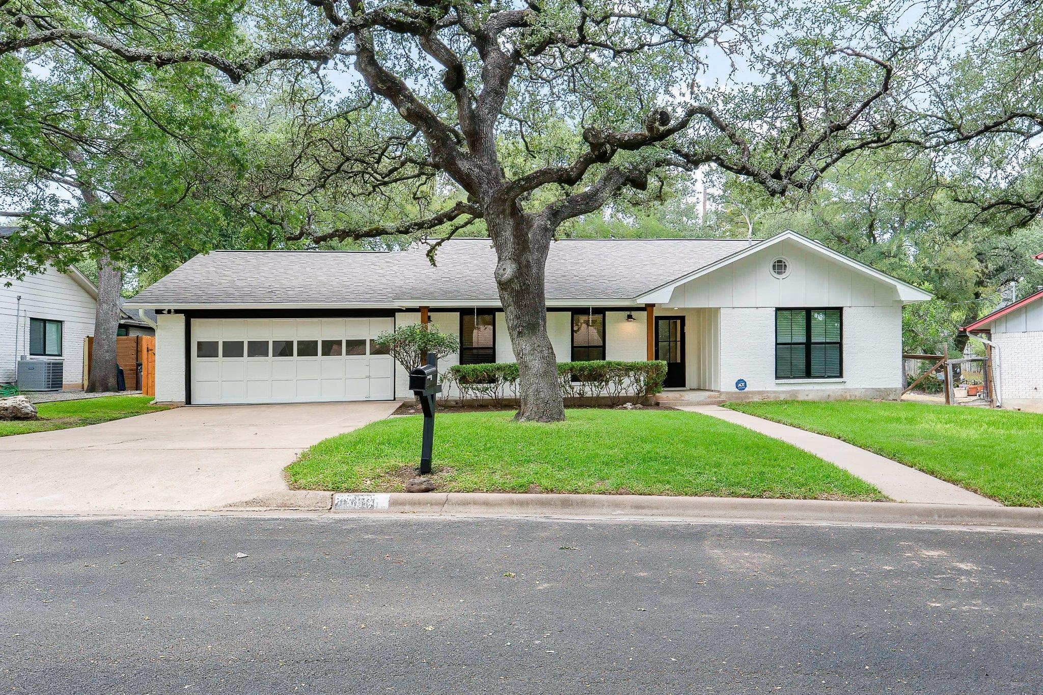 8806  Ridgehill Dr