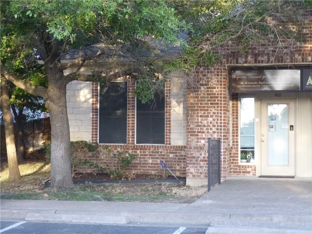 15901 Central Commerce Dr #401