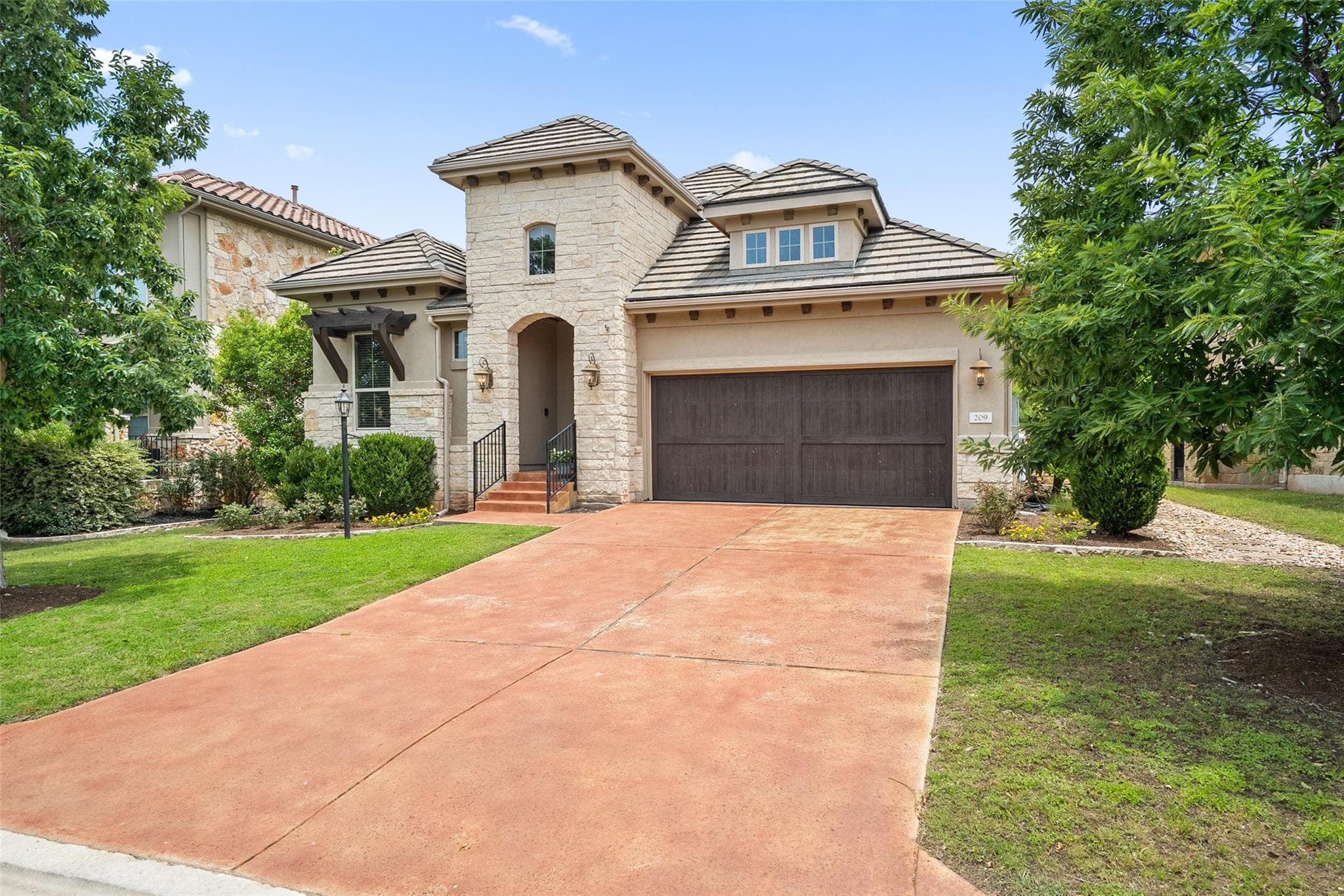 209  Maxwell Way
