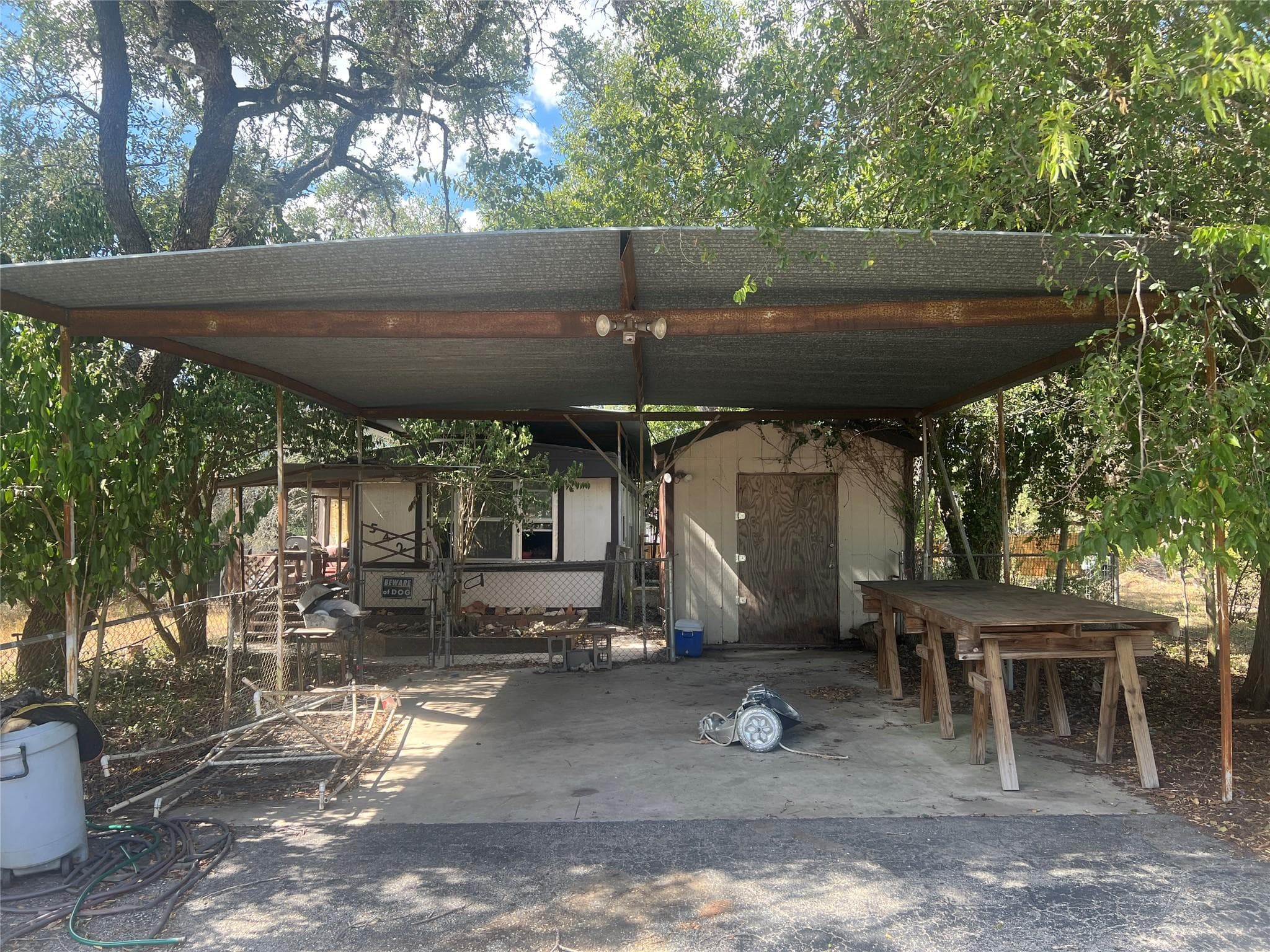 542  Flintstone Dr