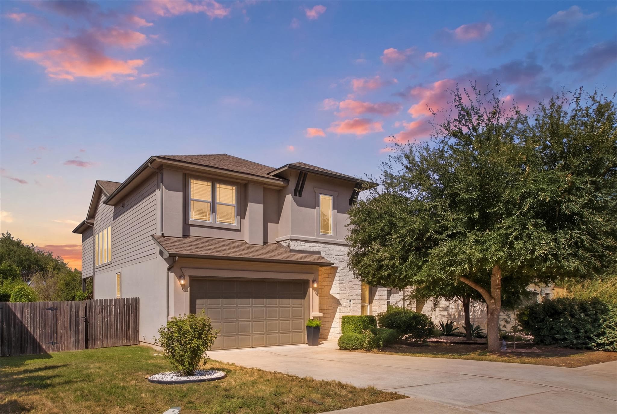 5208 Mandevilla Dr
