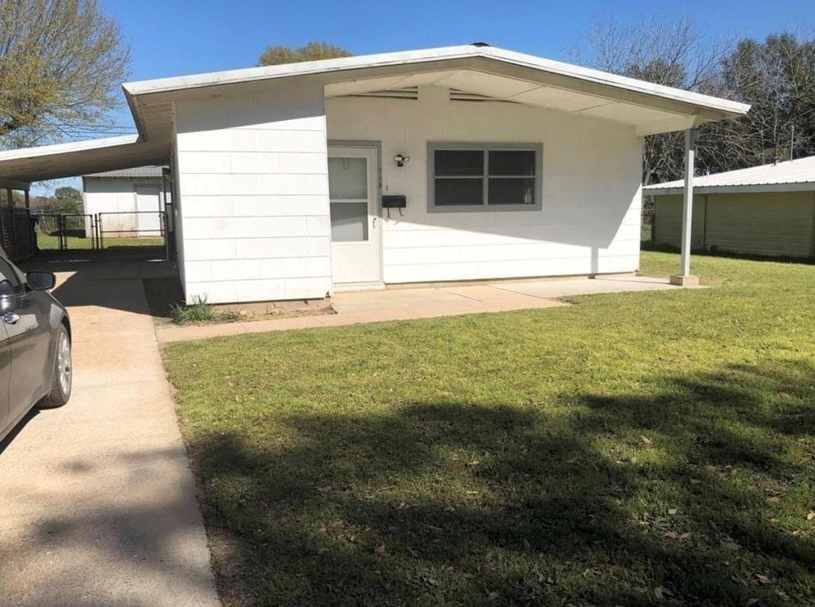 718  Hogan Dr