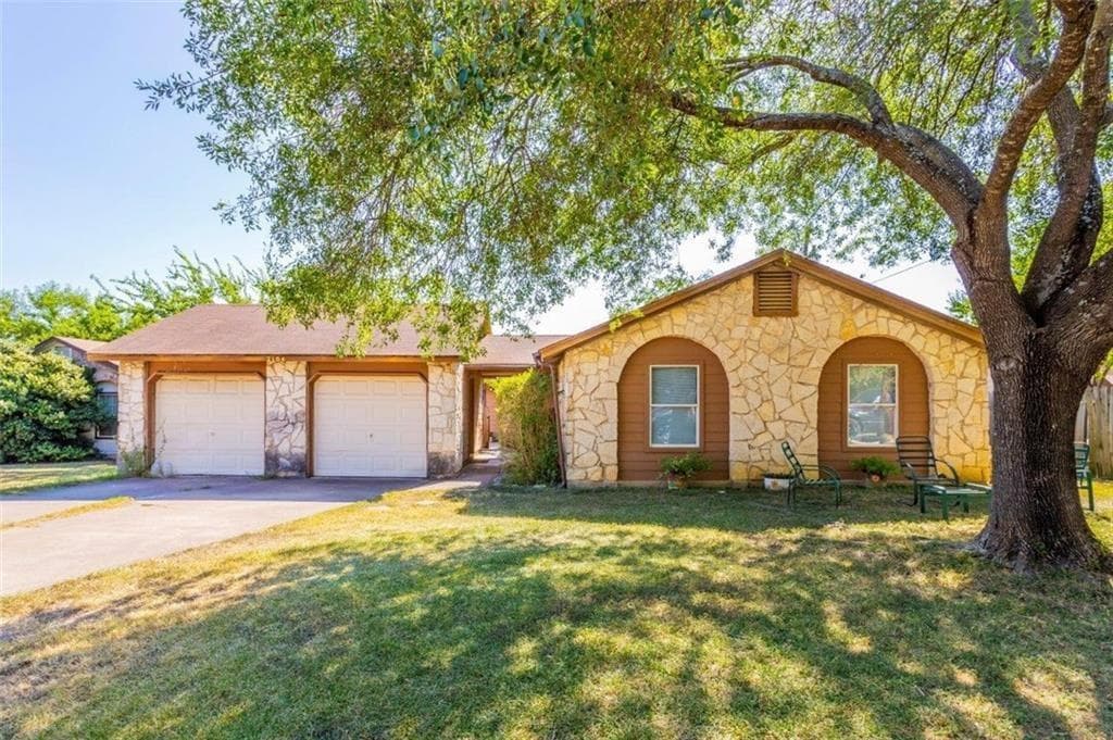 2104  Old West Pl