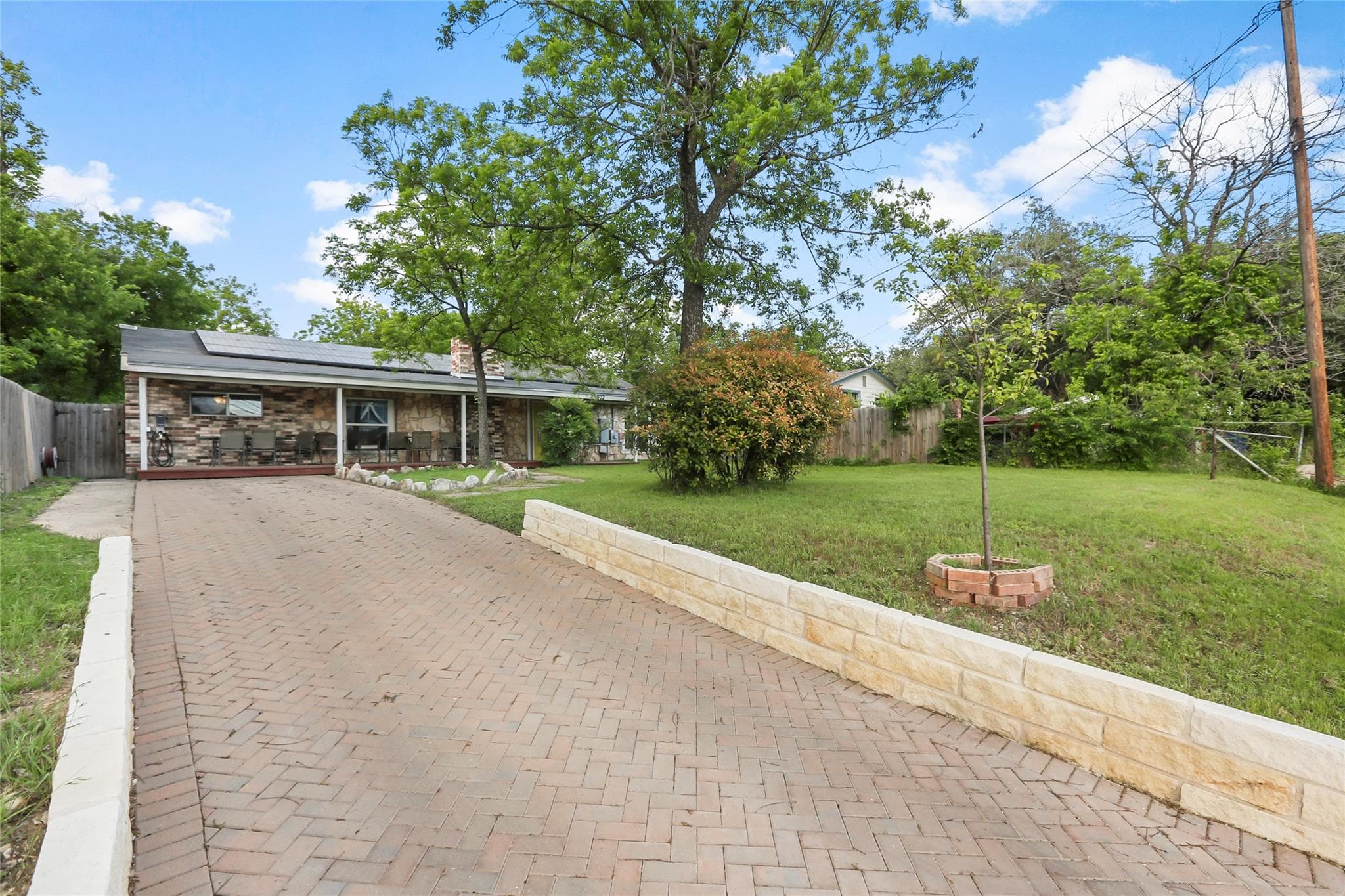 602 W Grady Dr