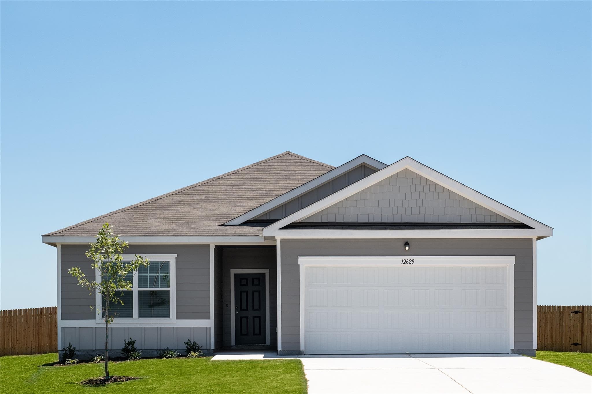 105  Clovis Cv