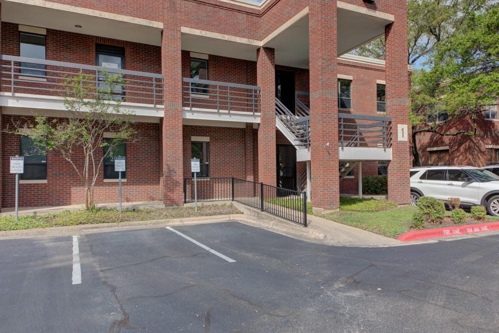 11824 Jollyville Rd #103