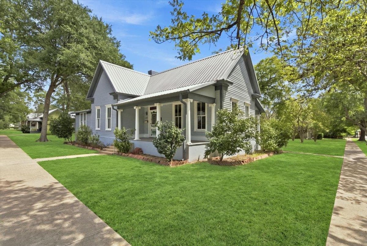 500 Ramona St