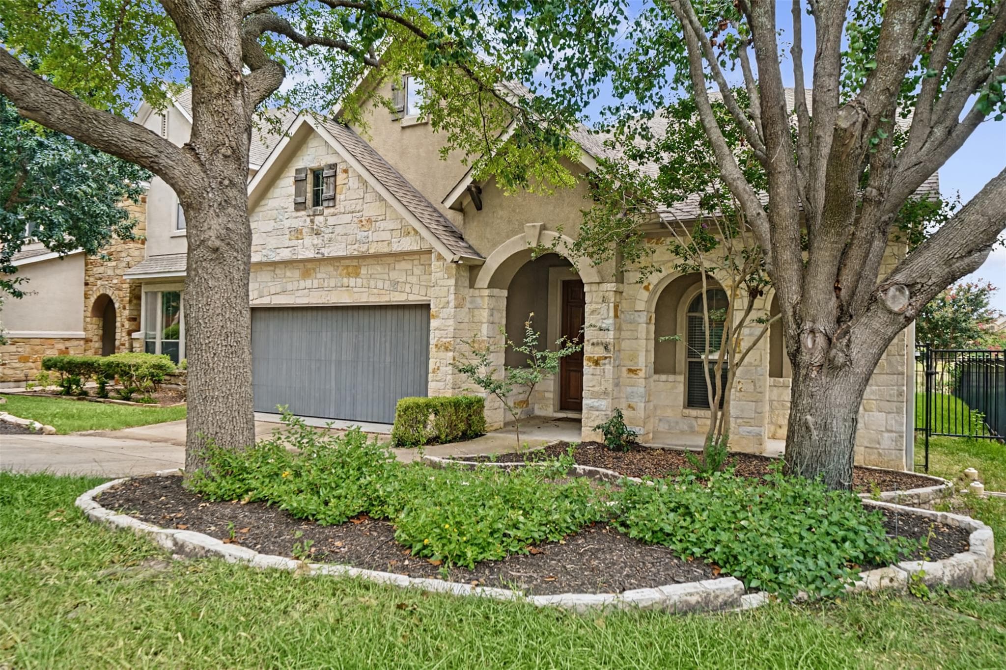 1915  Kempwood Loop