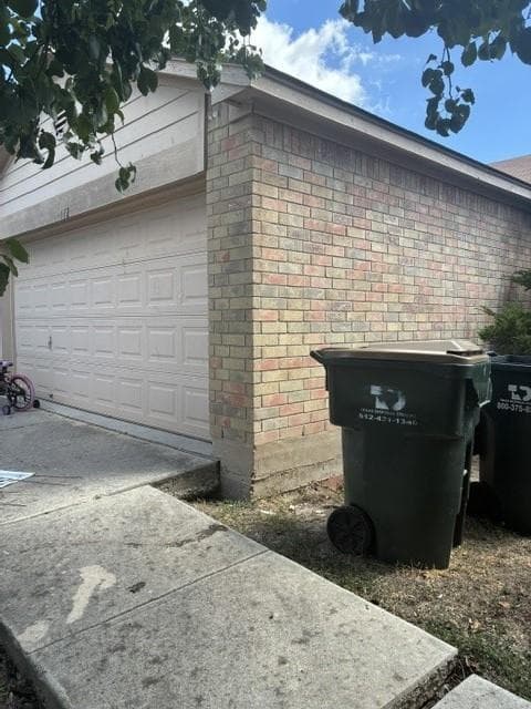 112 Azolar St