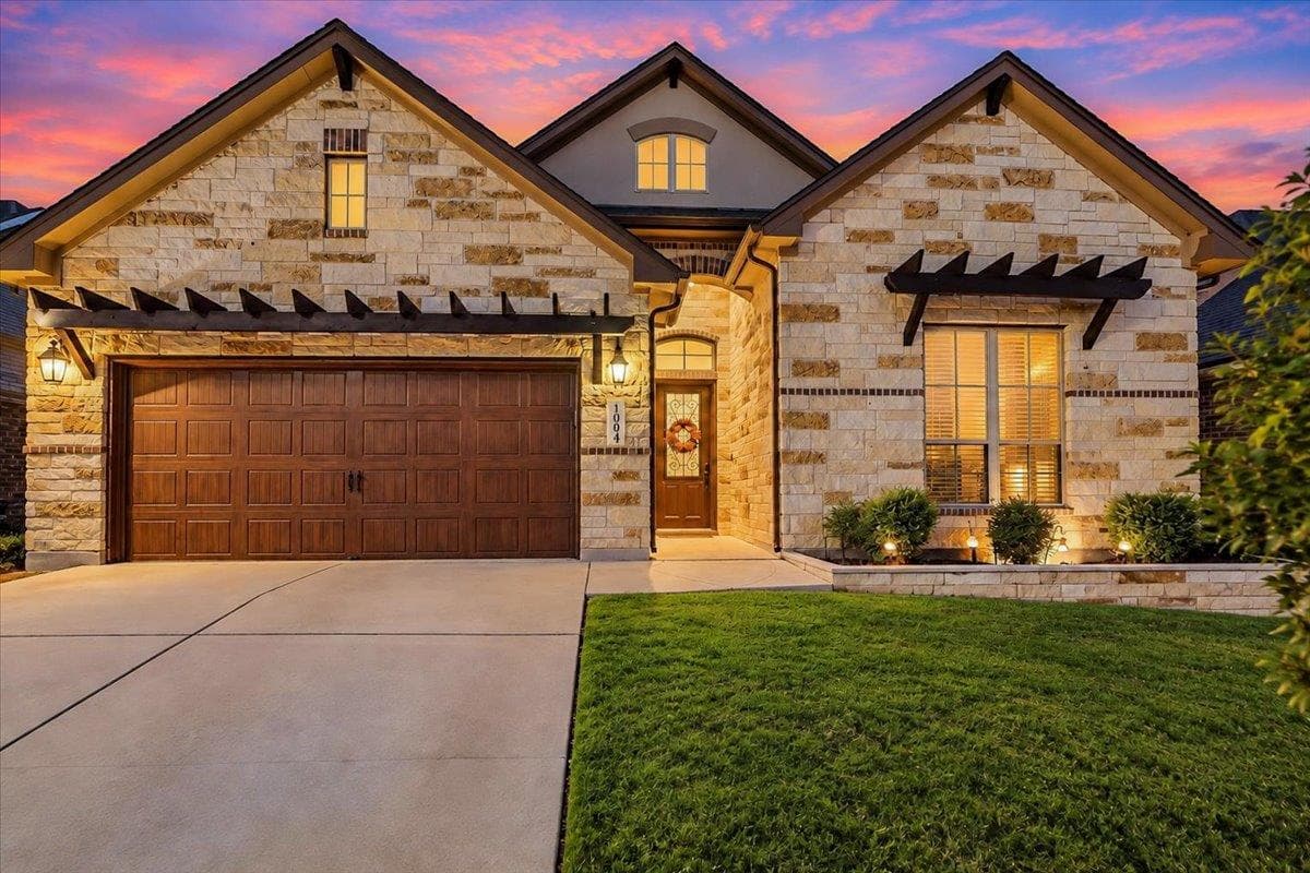 1004  Hezekiah Ln