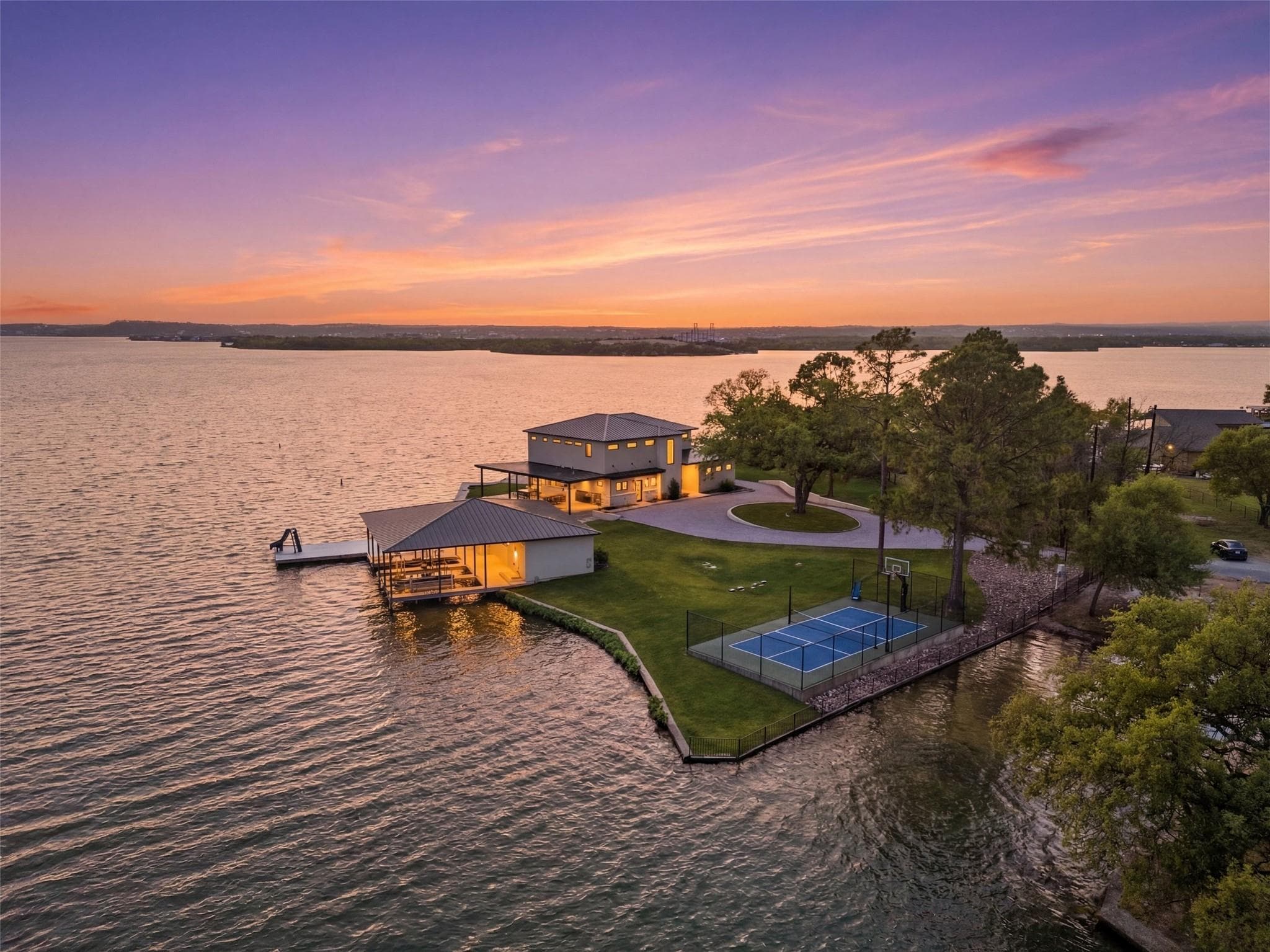421  Hillview Dr