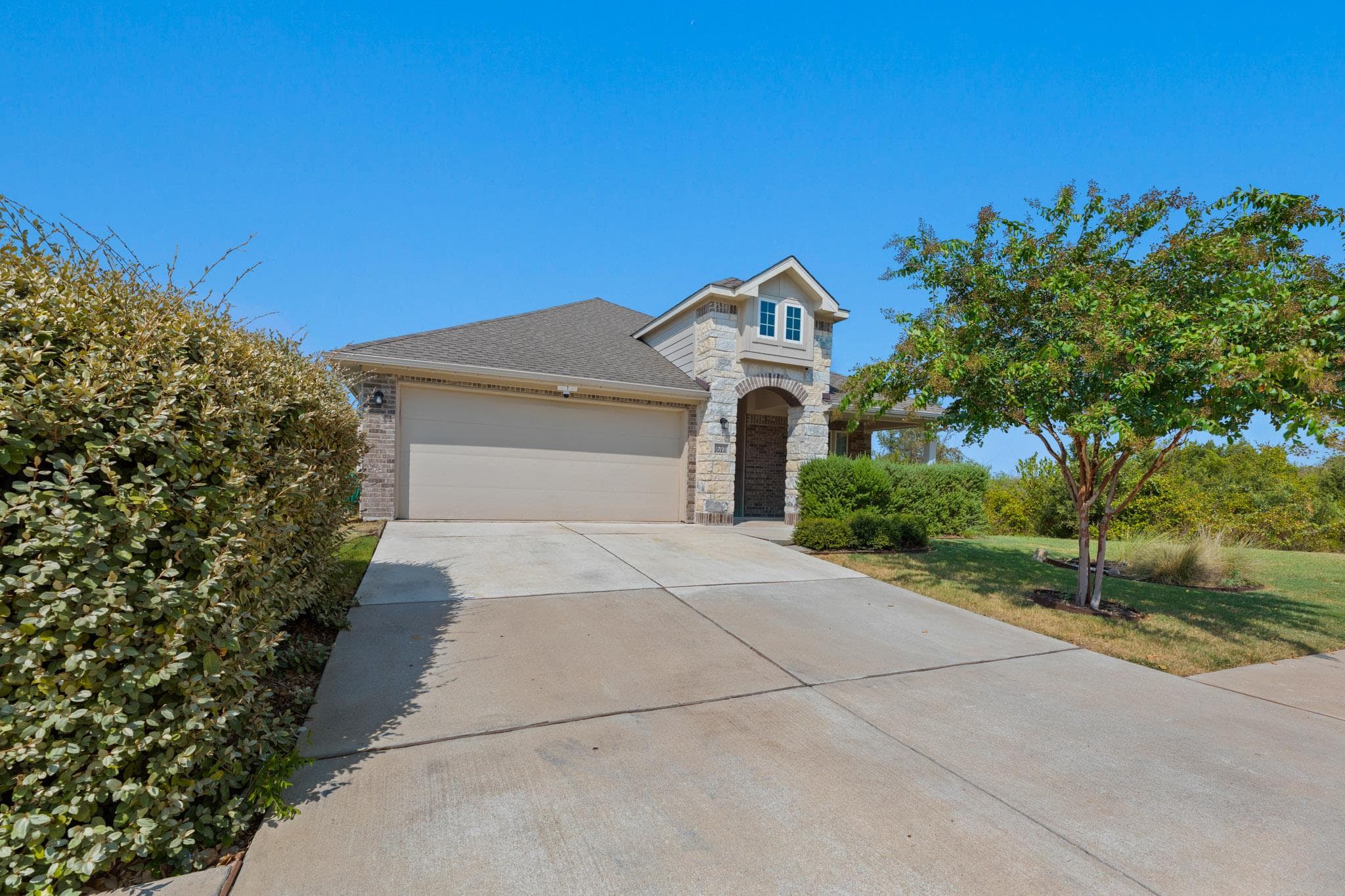 16301  Fetching Ave