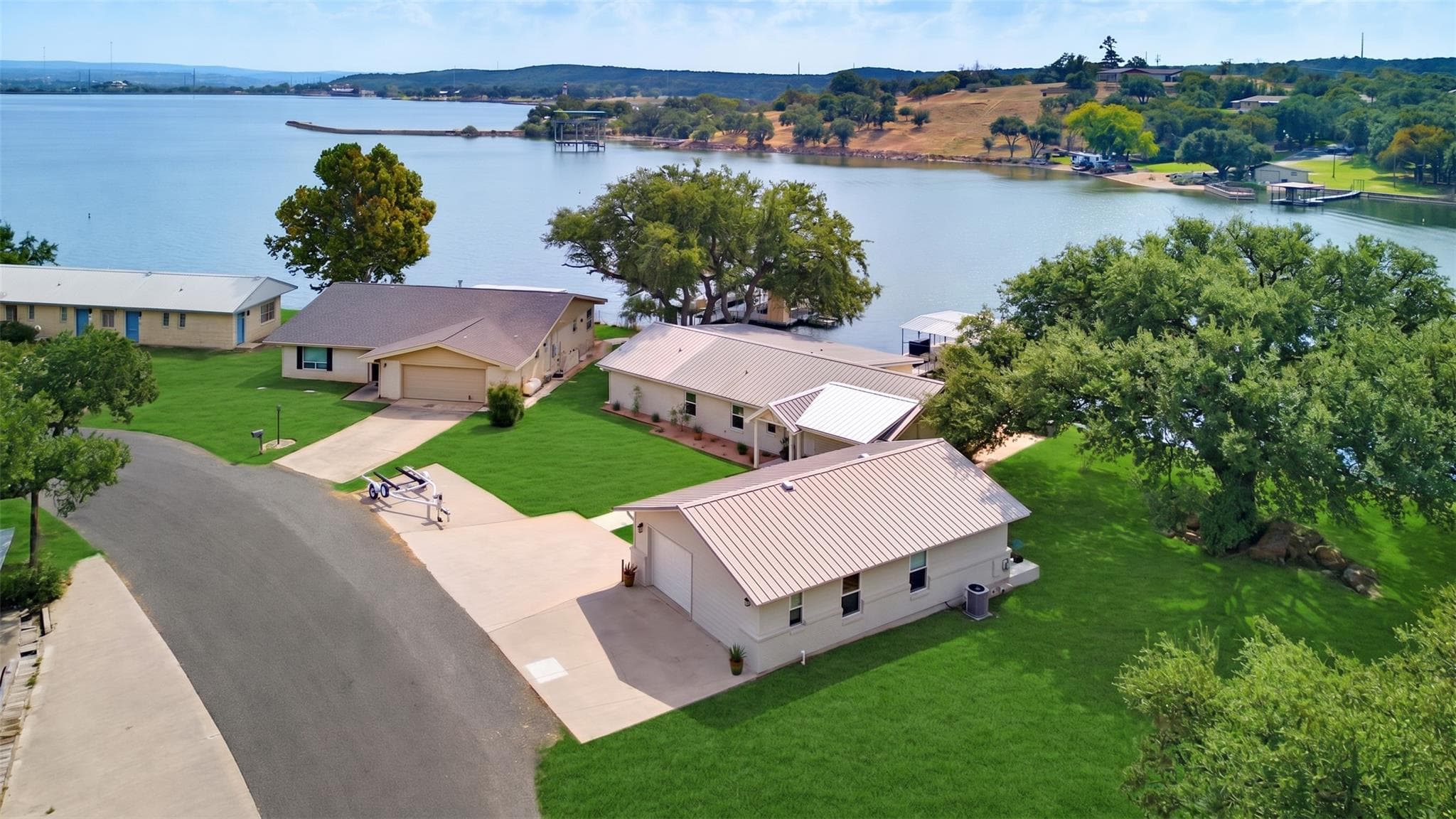 516  Island Lodges Dr
