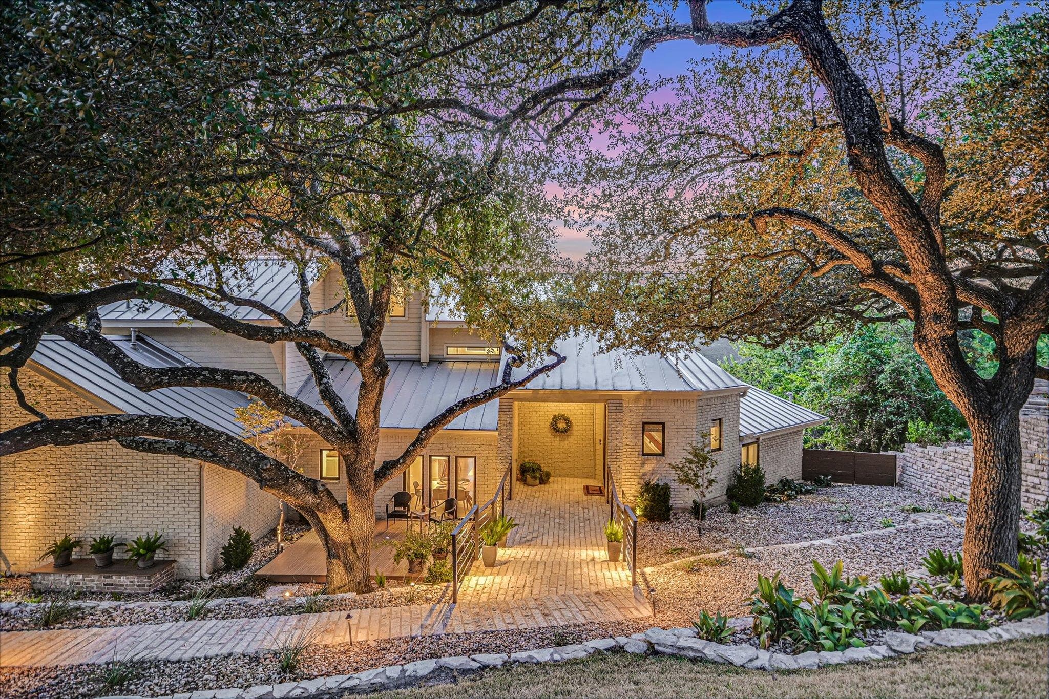 6904  Ladera Norte None