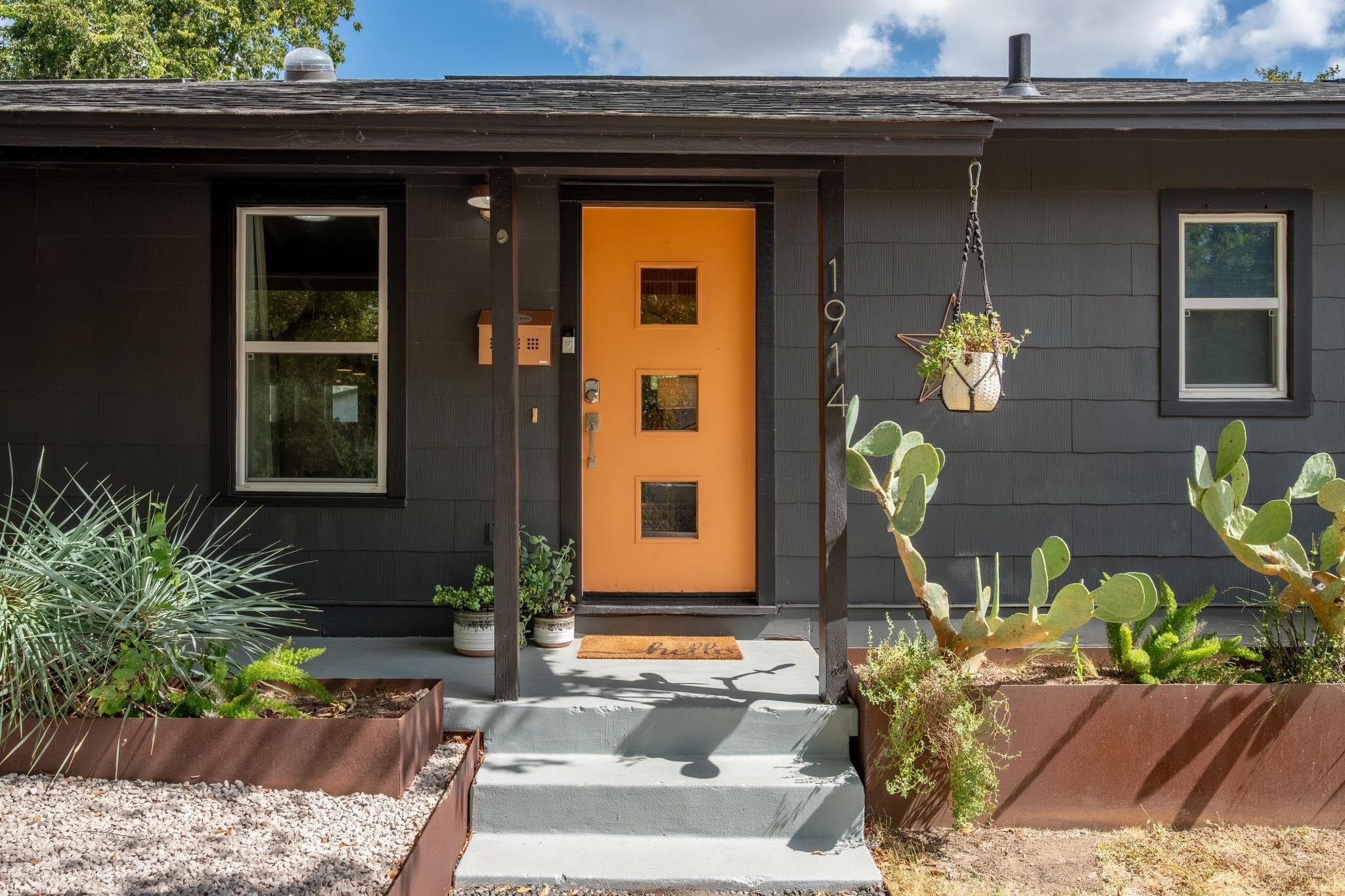 1914  Alegria Rd