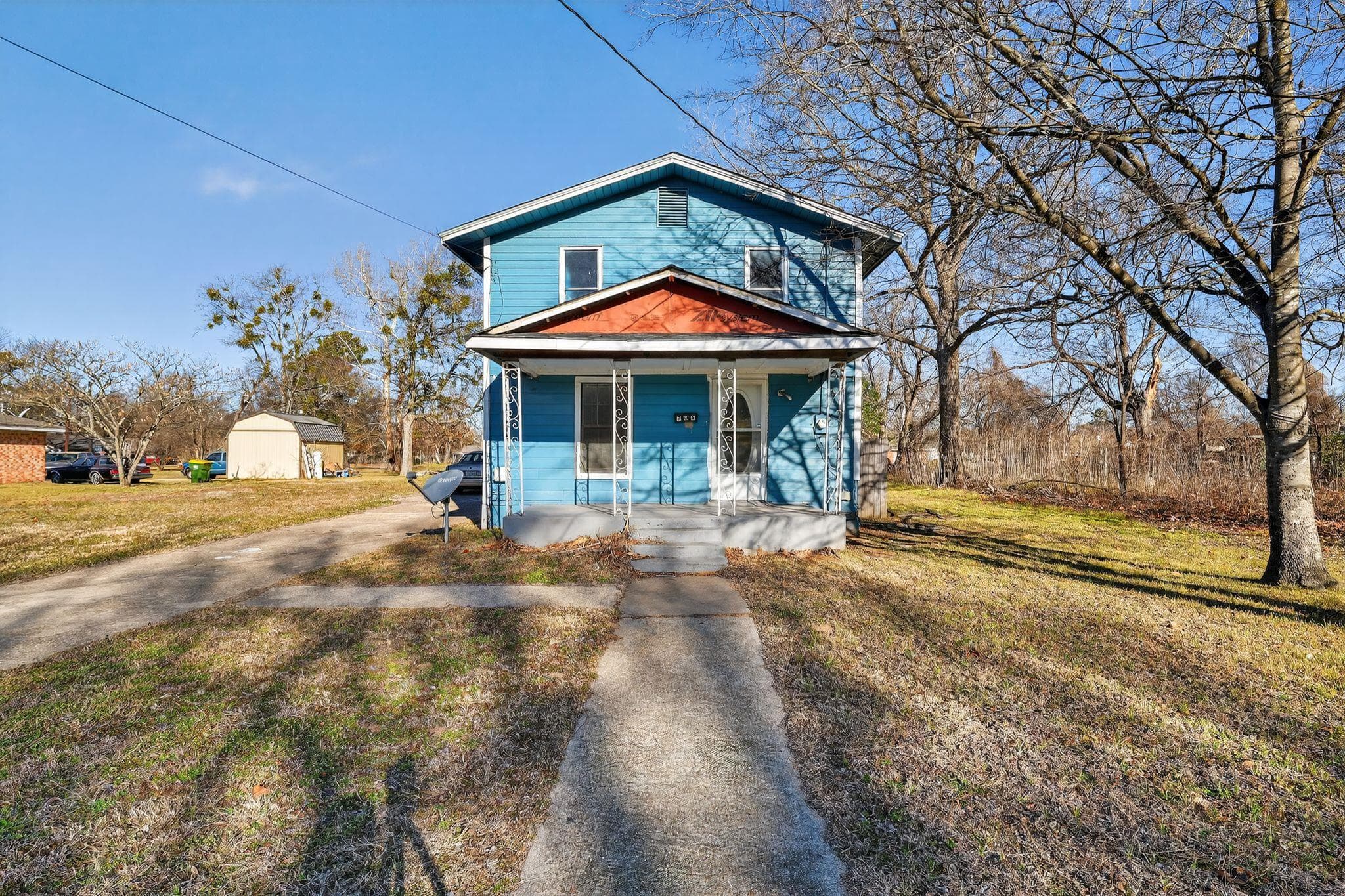 706 W 5th St
