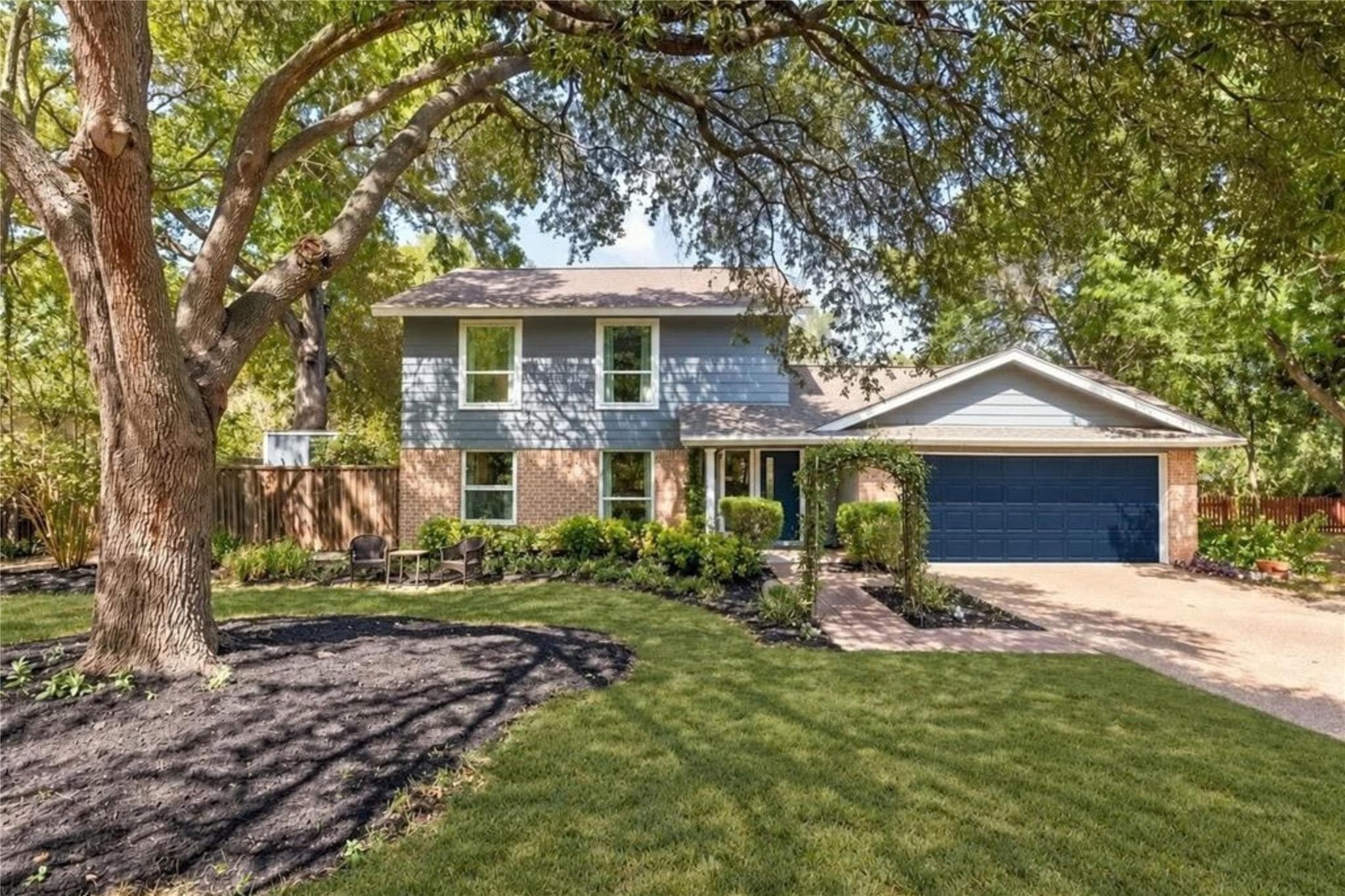 2406  Lancaster Dr