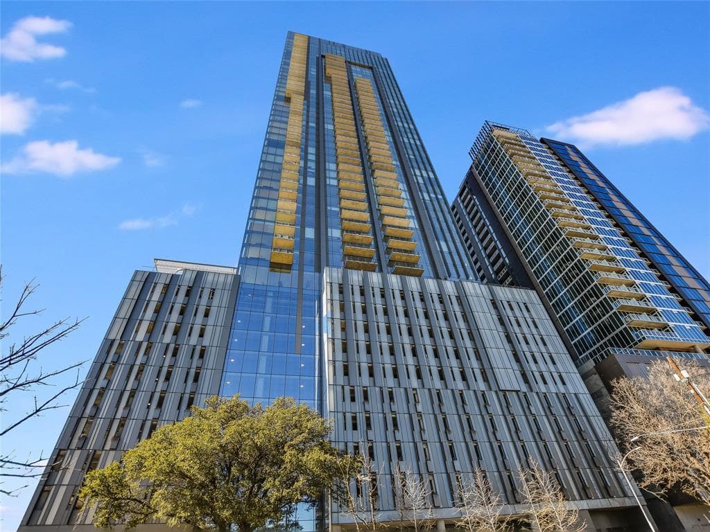 44  East Ave  #4601