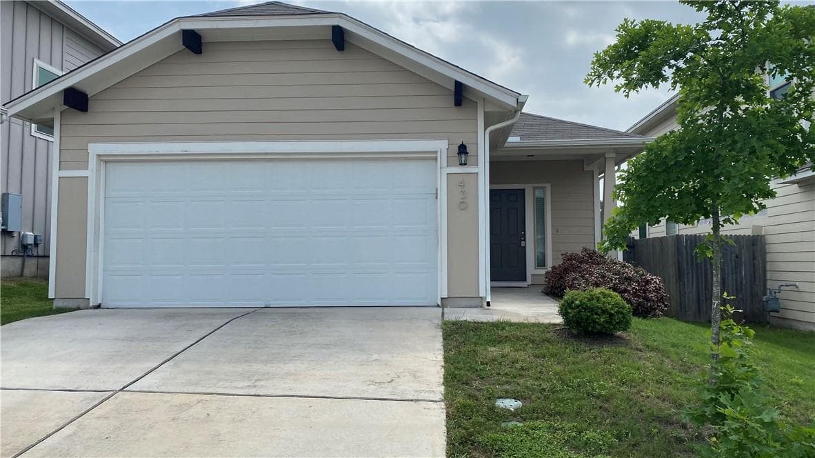 430 Twisted Oaks Ln
