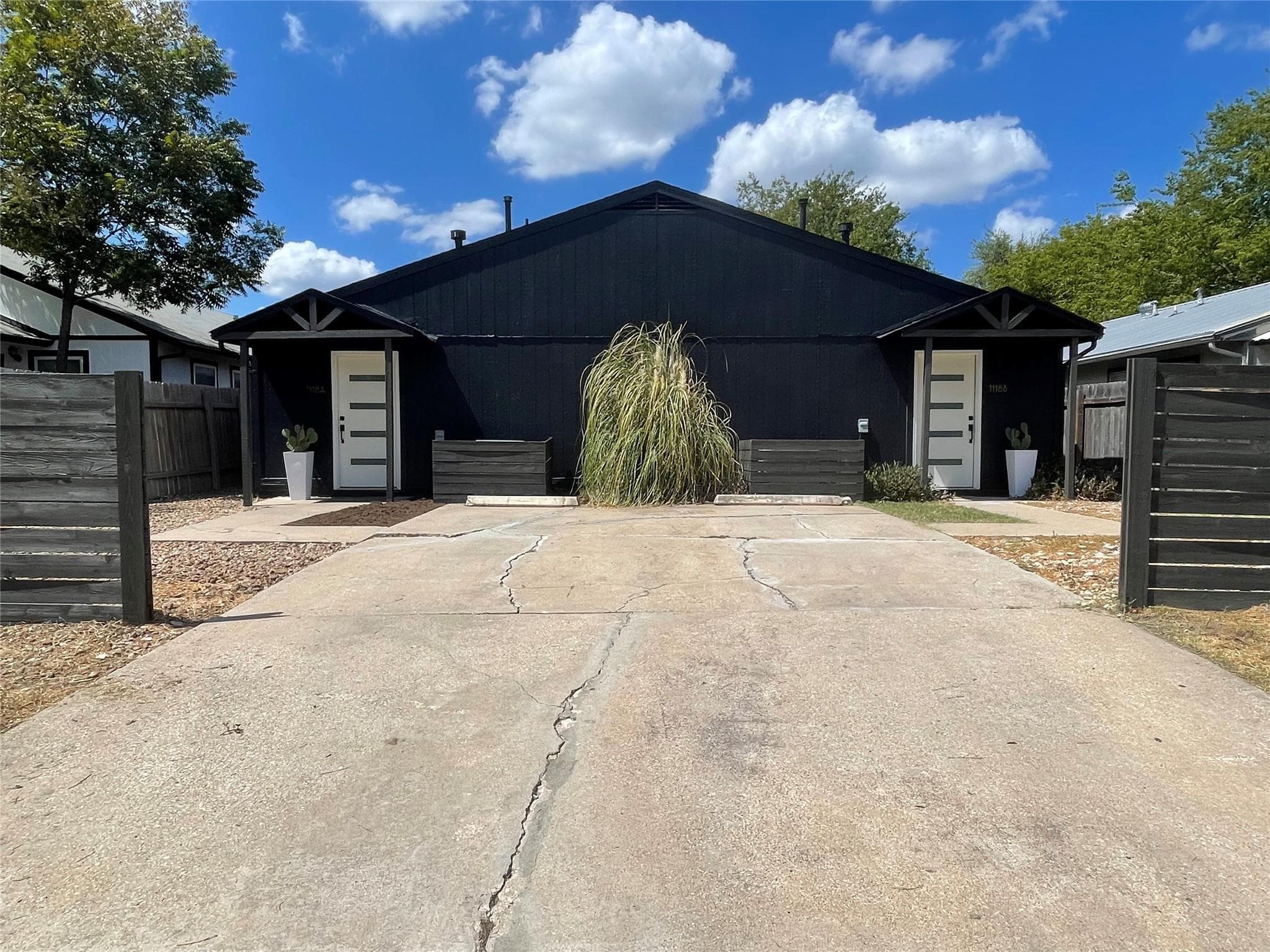 1118  Brookswood Ave