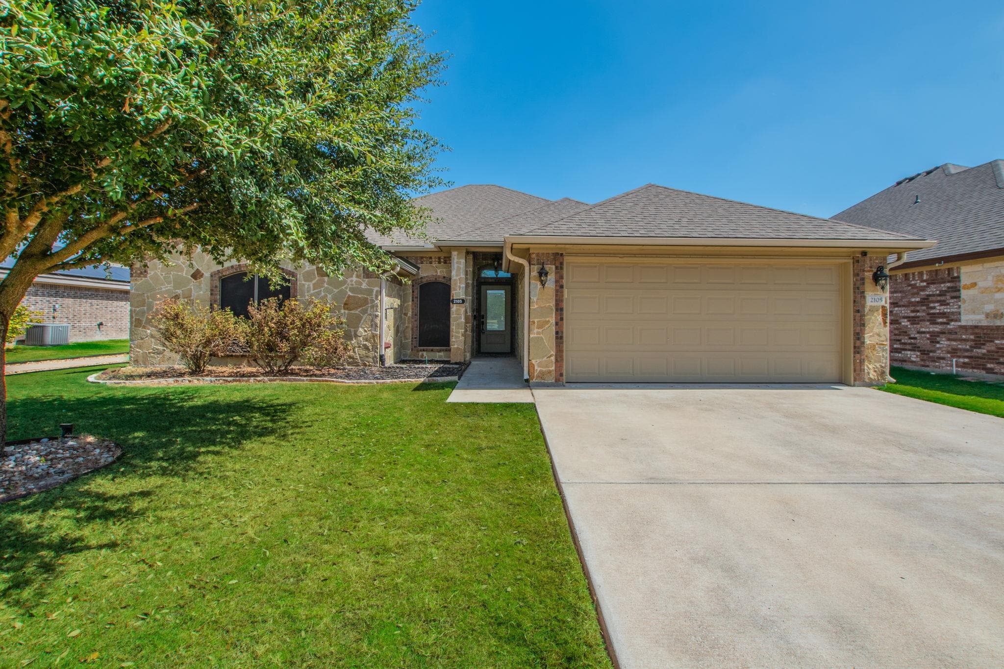 2105  Briar Hollow Dr