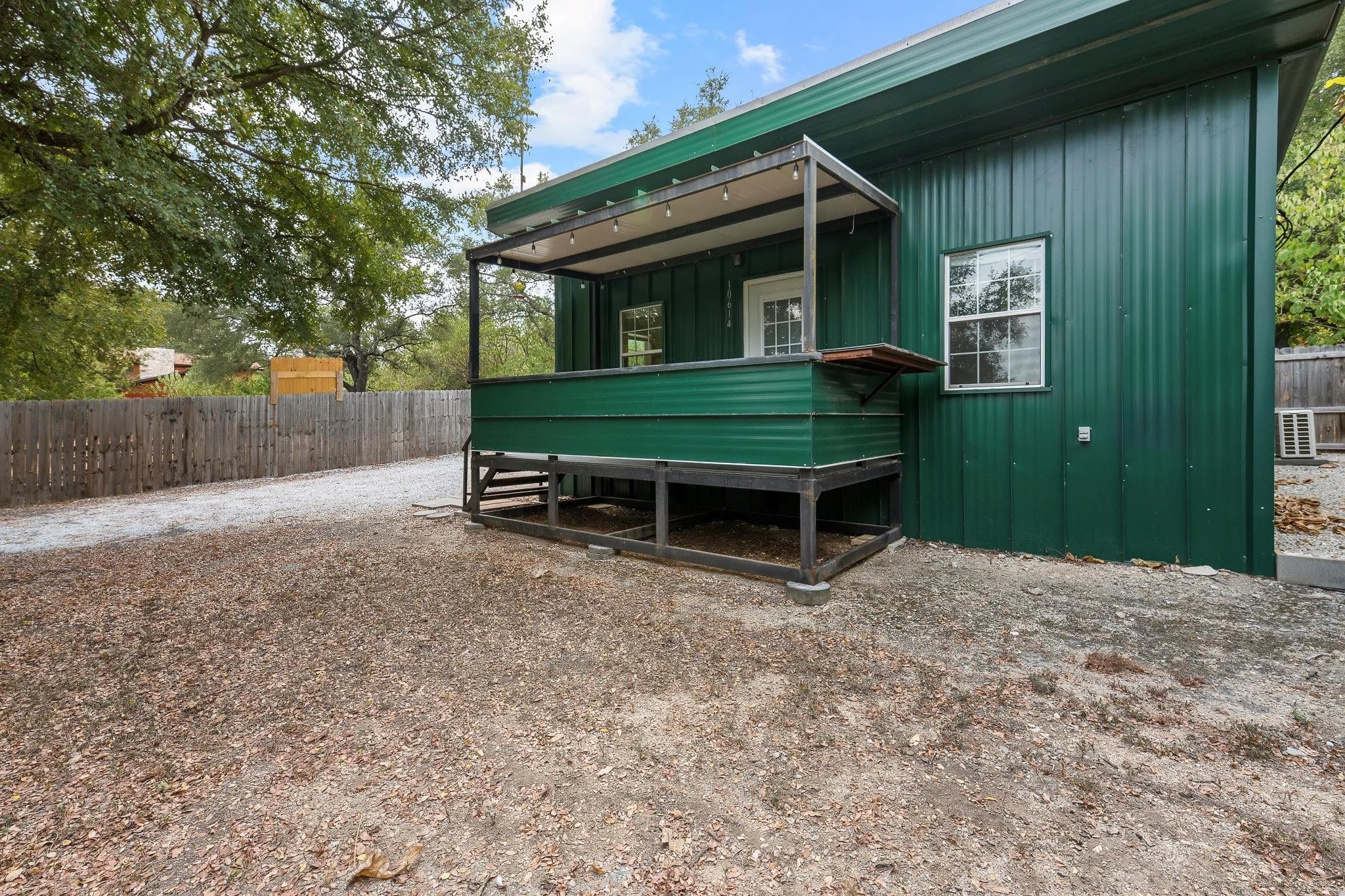 10614 Sunny Ln