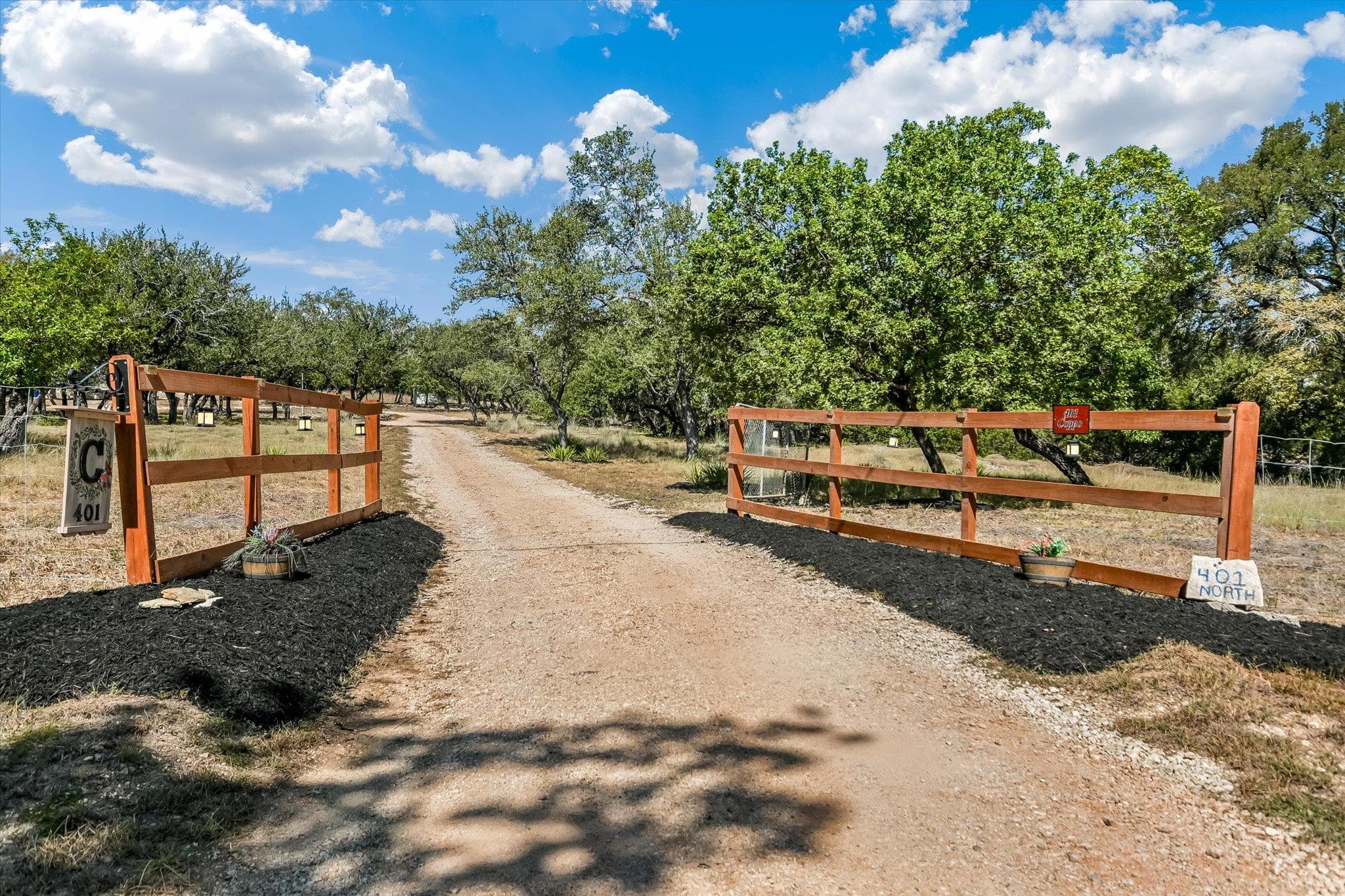 401 N RAINBOW RANCH Rd