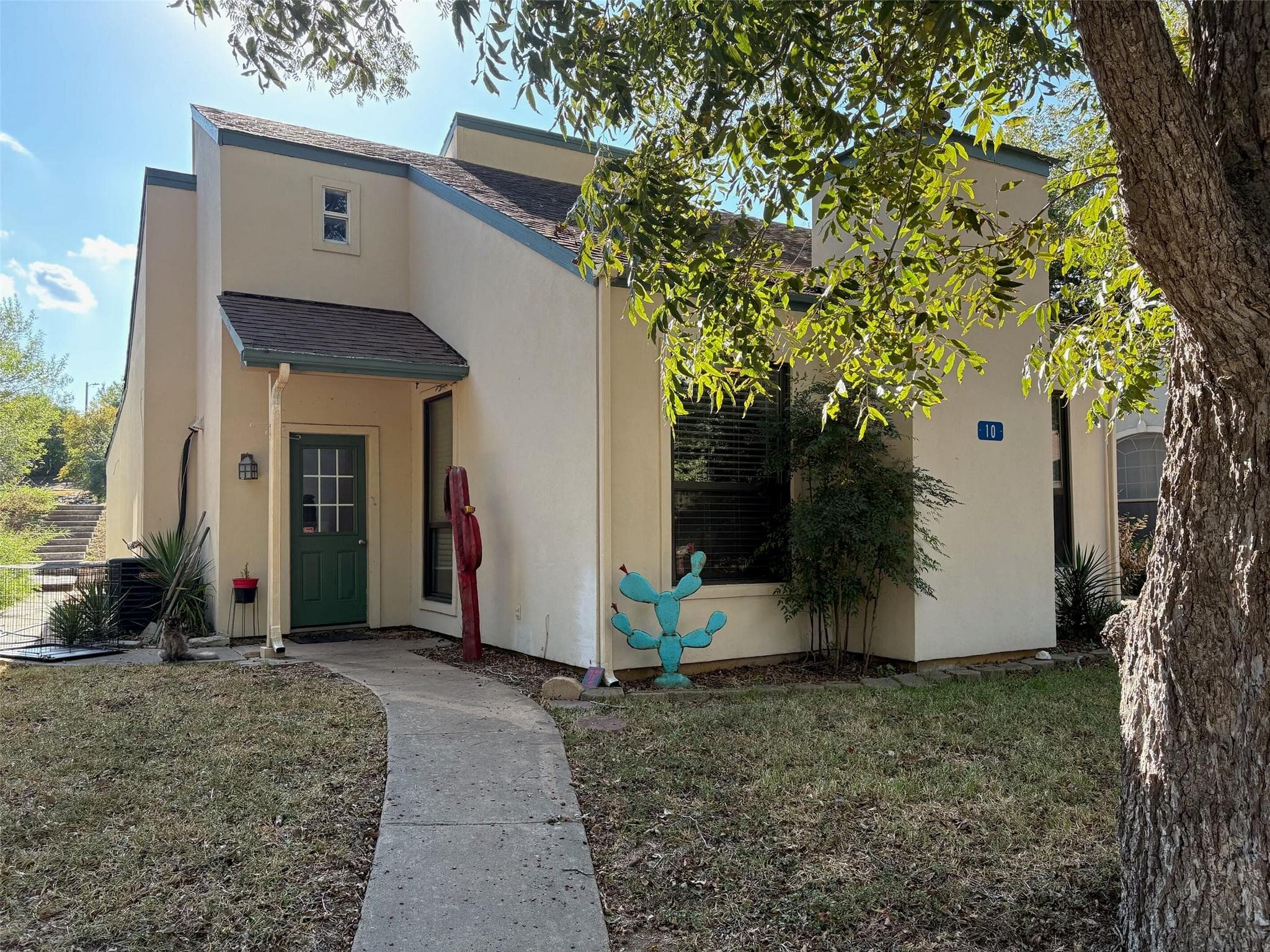 10 Townhouse Cir