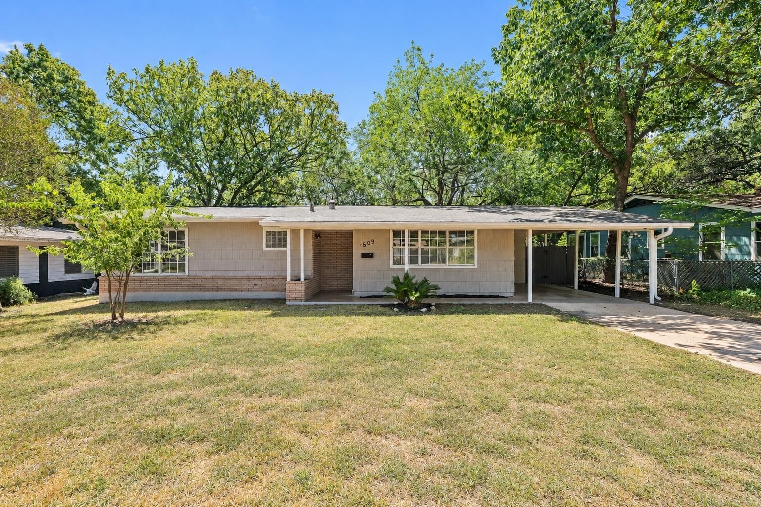 1509  Ridgemont Dr