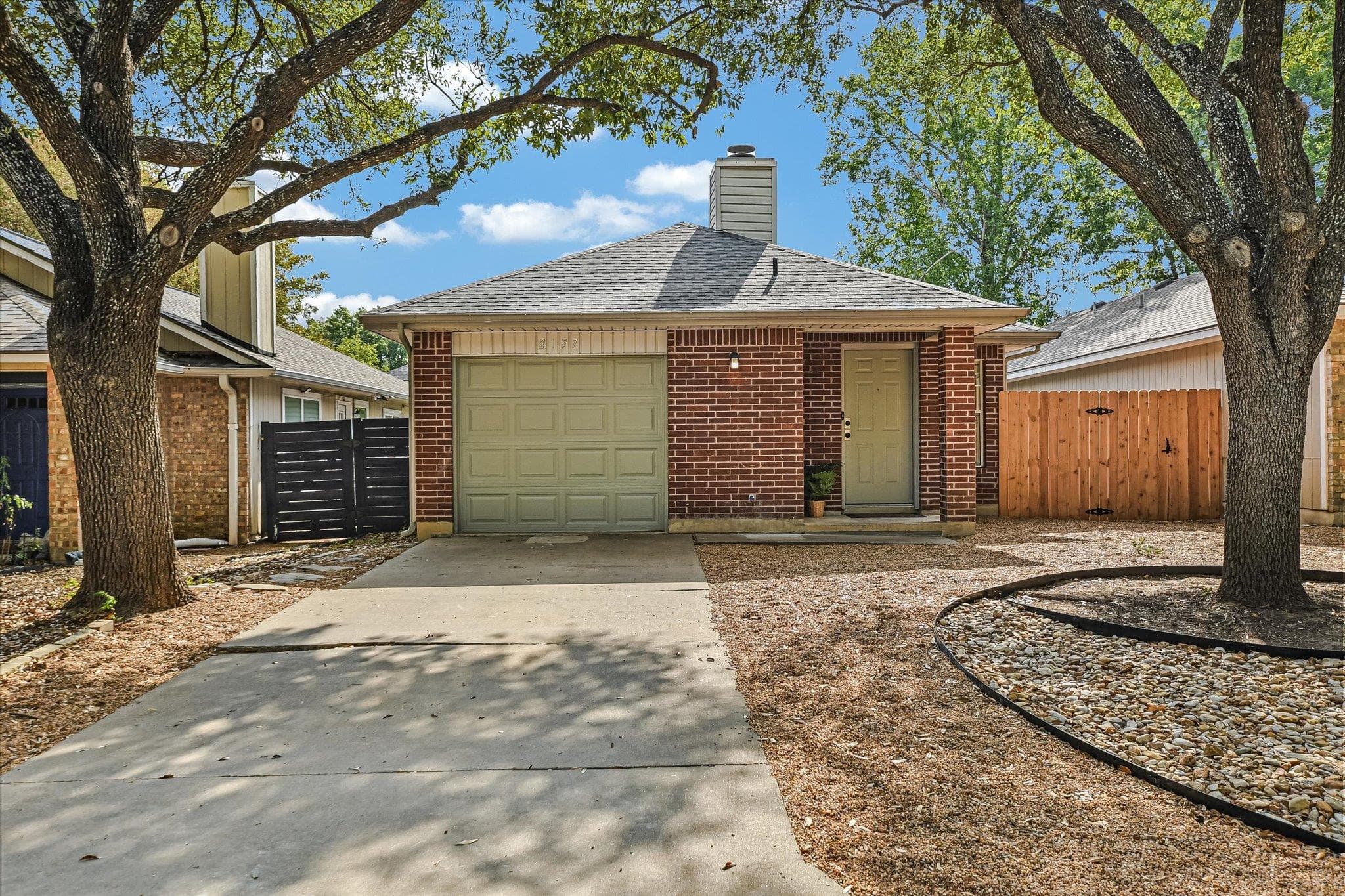 2157  Redwing Way