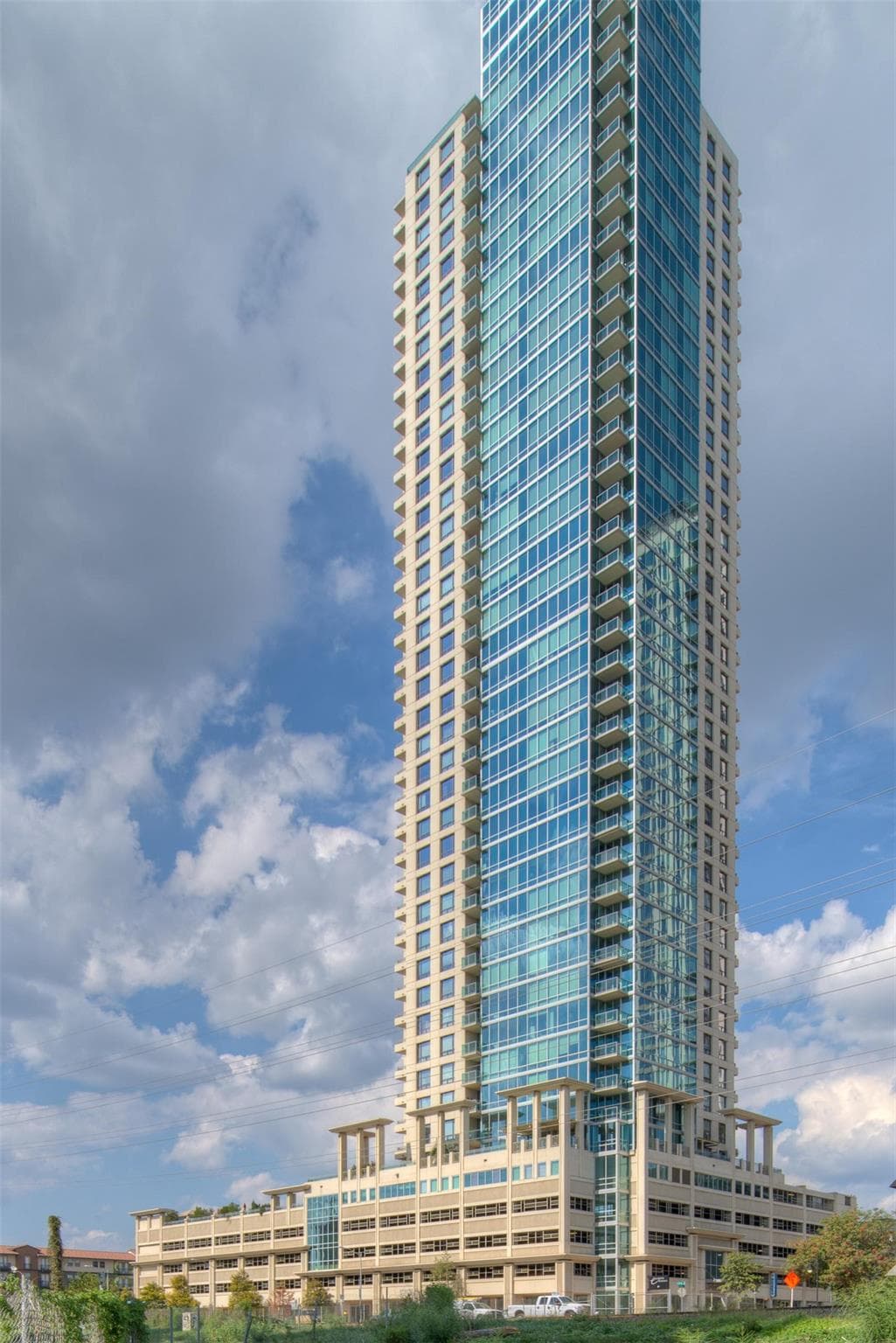 300  Bowie St  #504