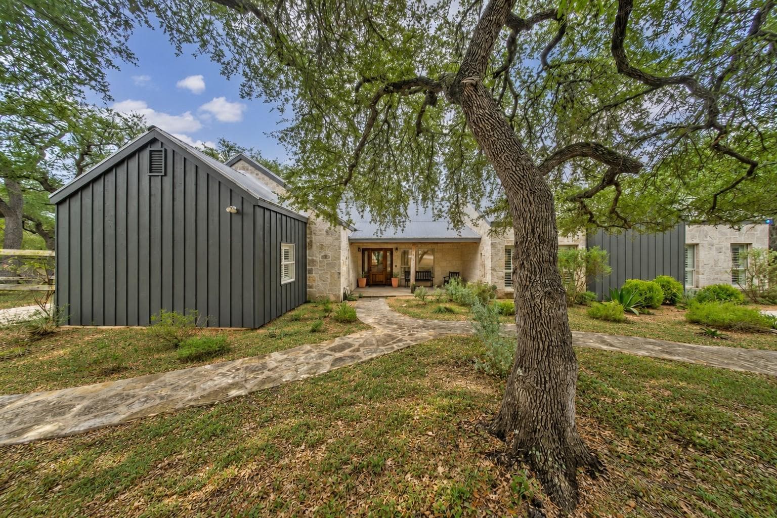 188  Broken Lance Dr