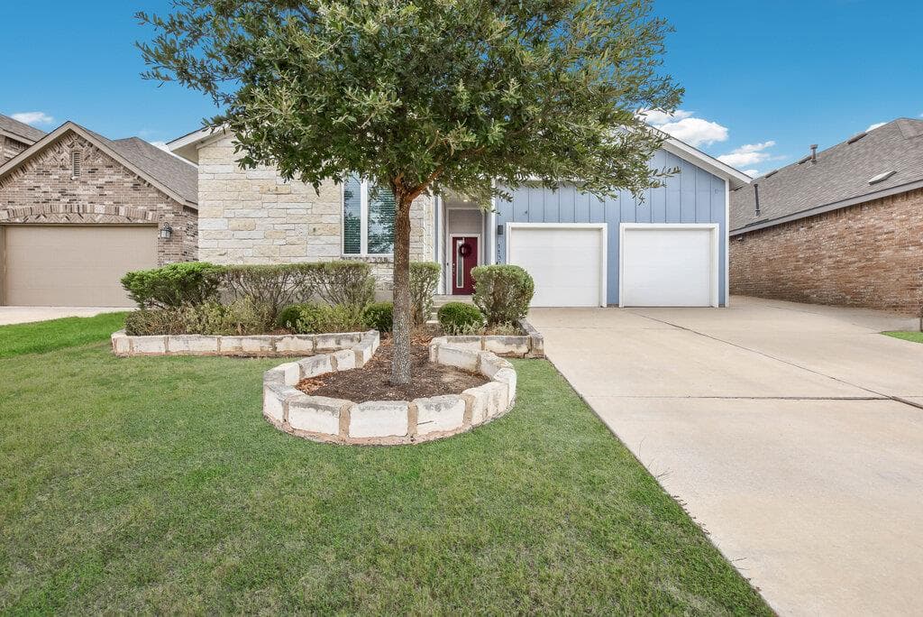 11321  American Mustang Loop