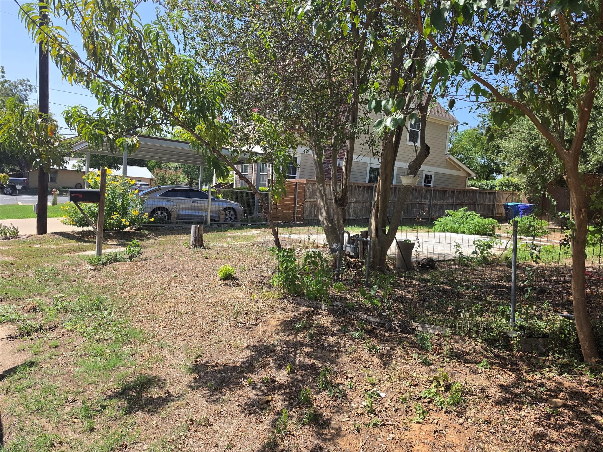 102 E Alamo St