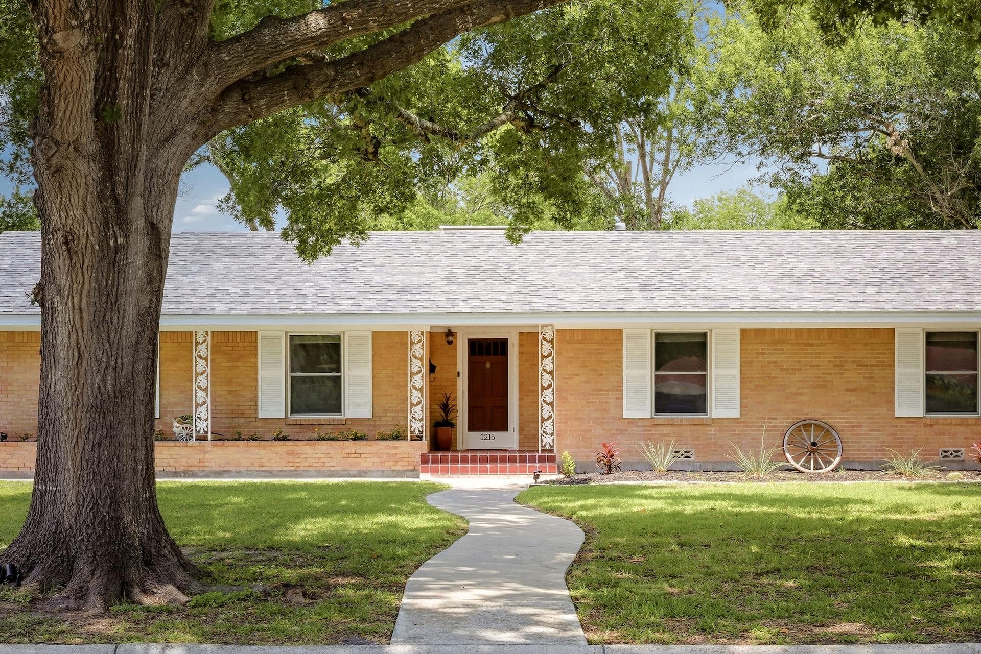 1215 W Live Oak St