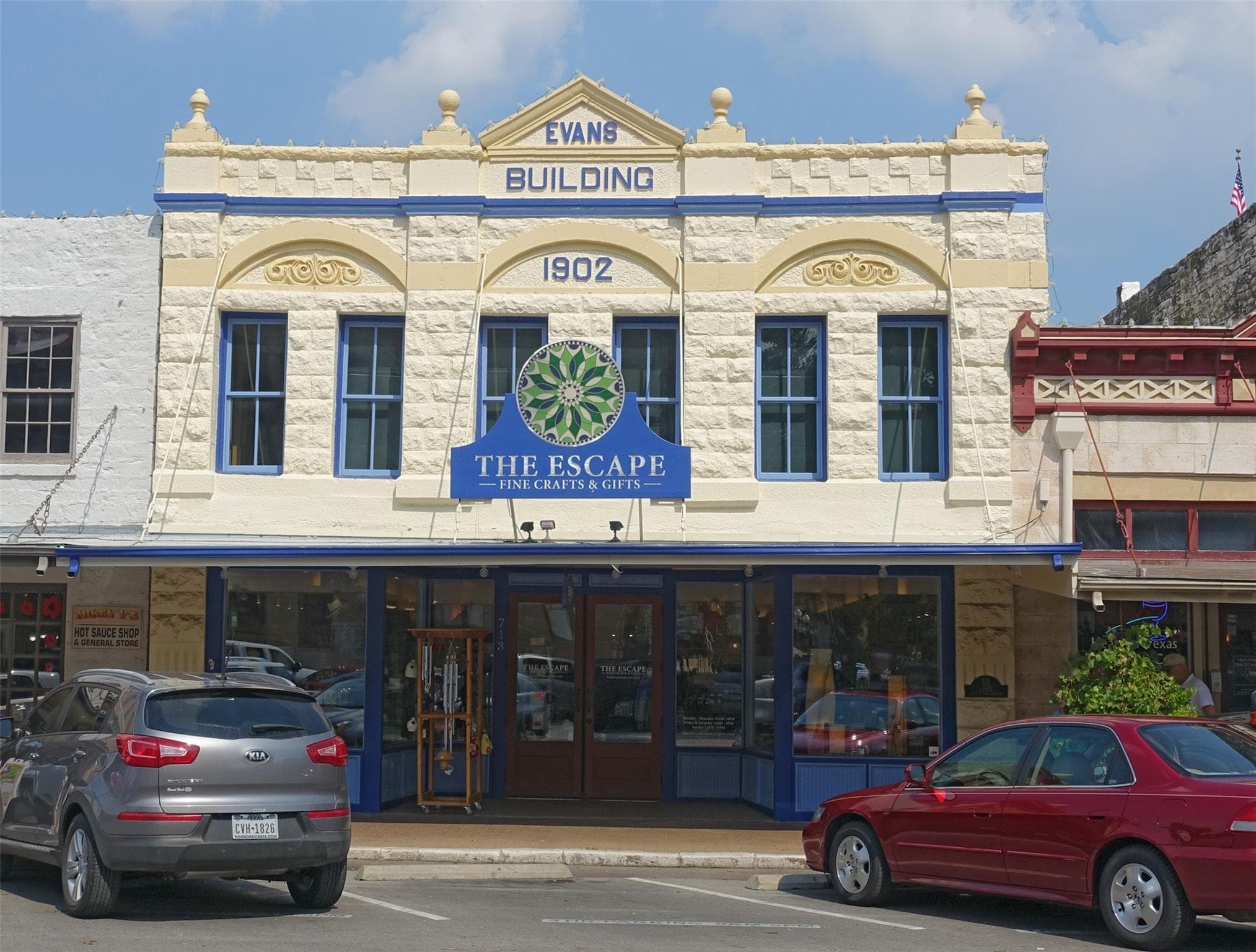 713 S Main St