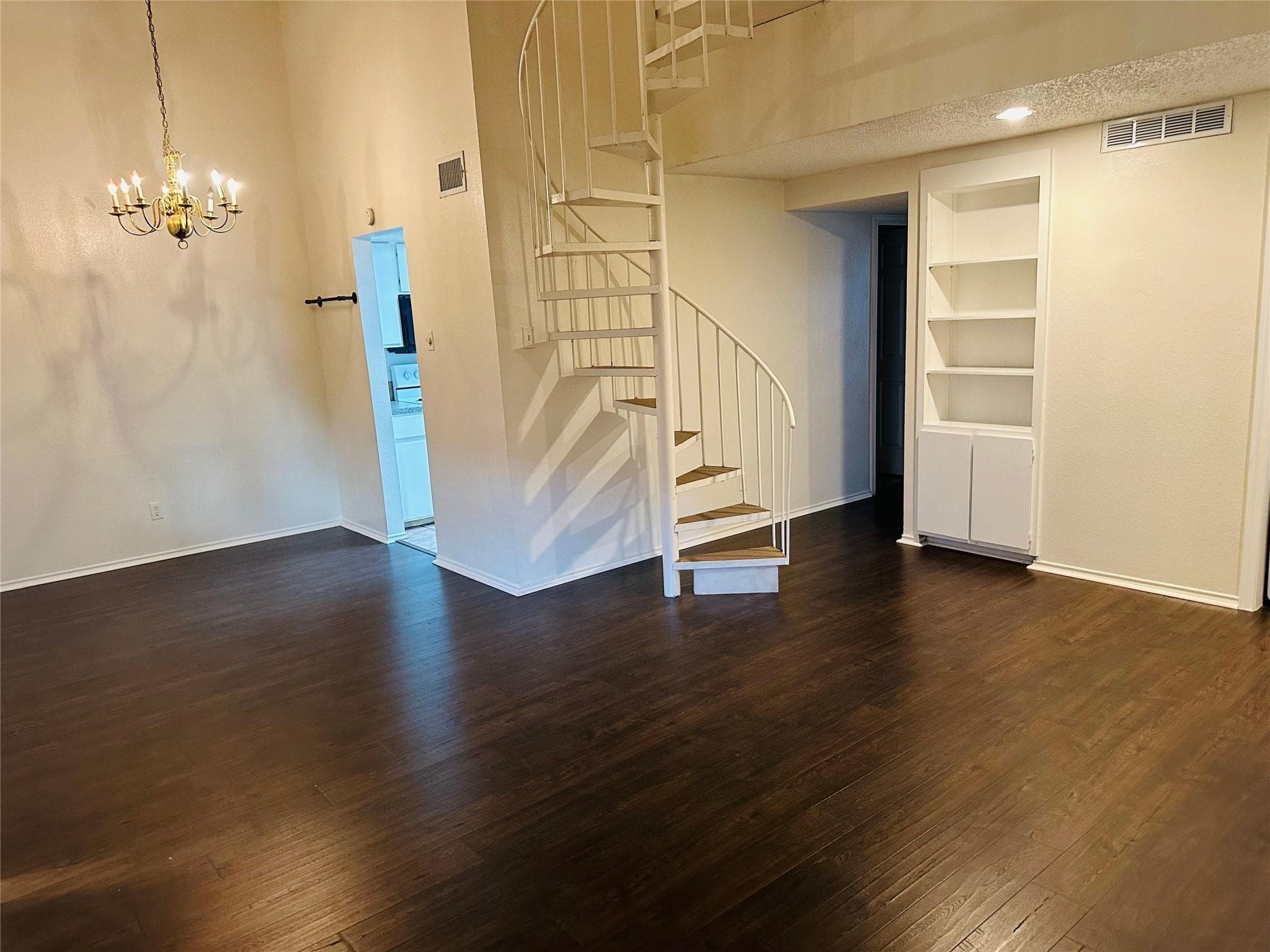 2401 Leon St #307