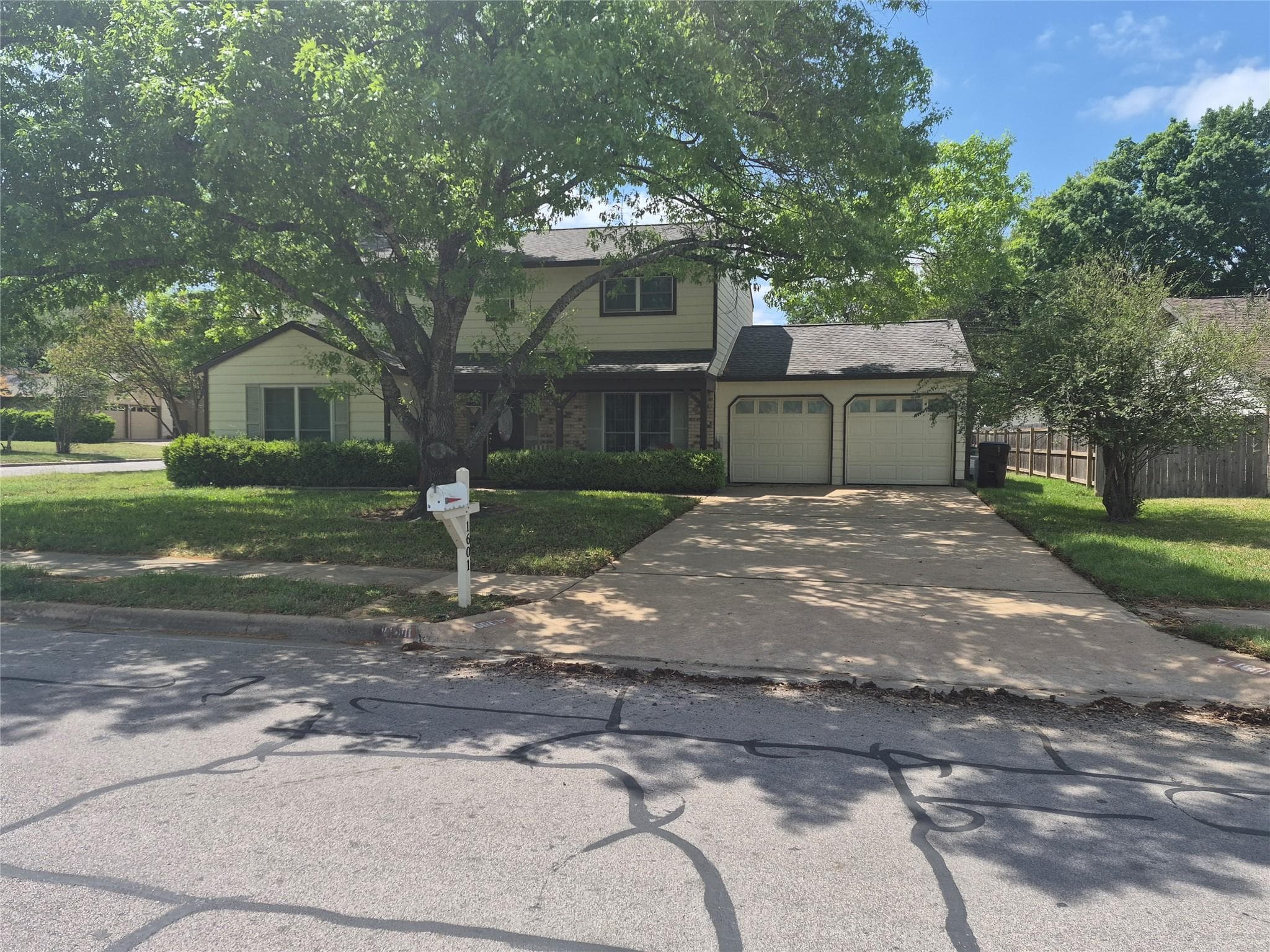 1601 E Messick Loop