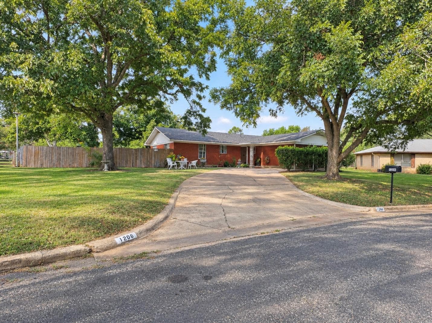 1206  Lake Terrace Dr