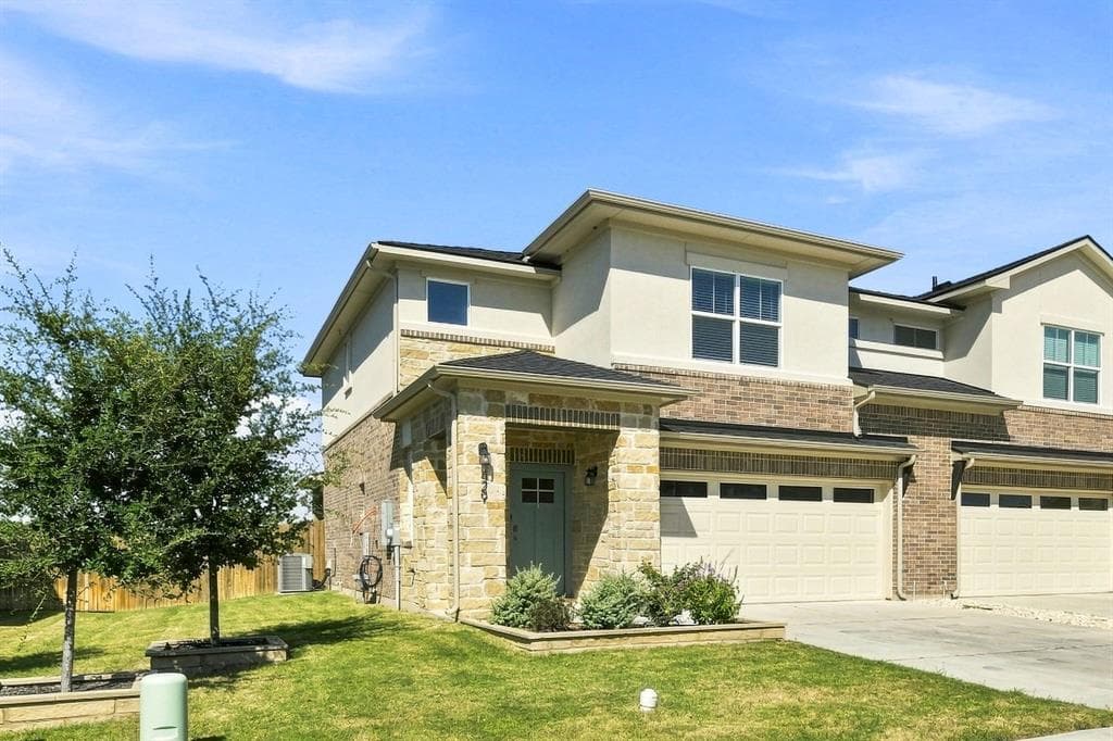 429  Brody Ln
