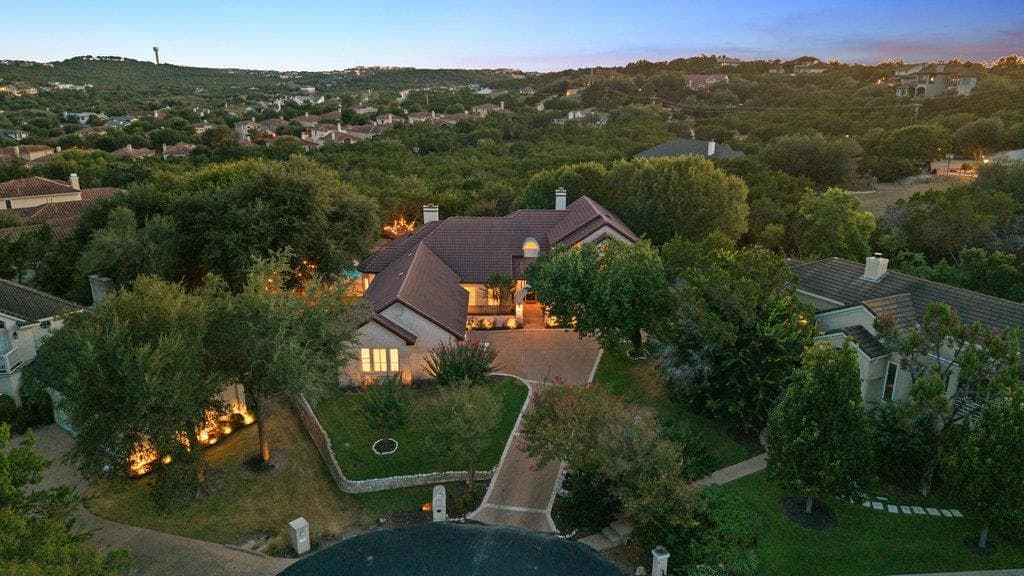 6  Candleleaf Ct