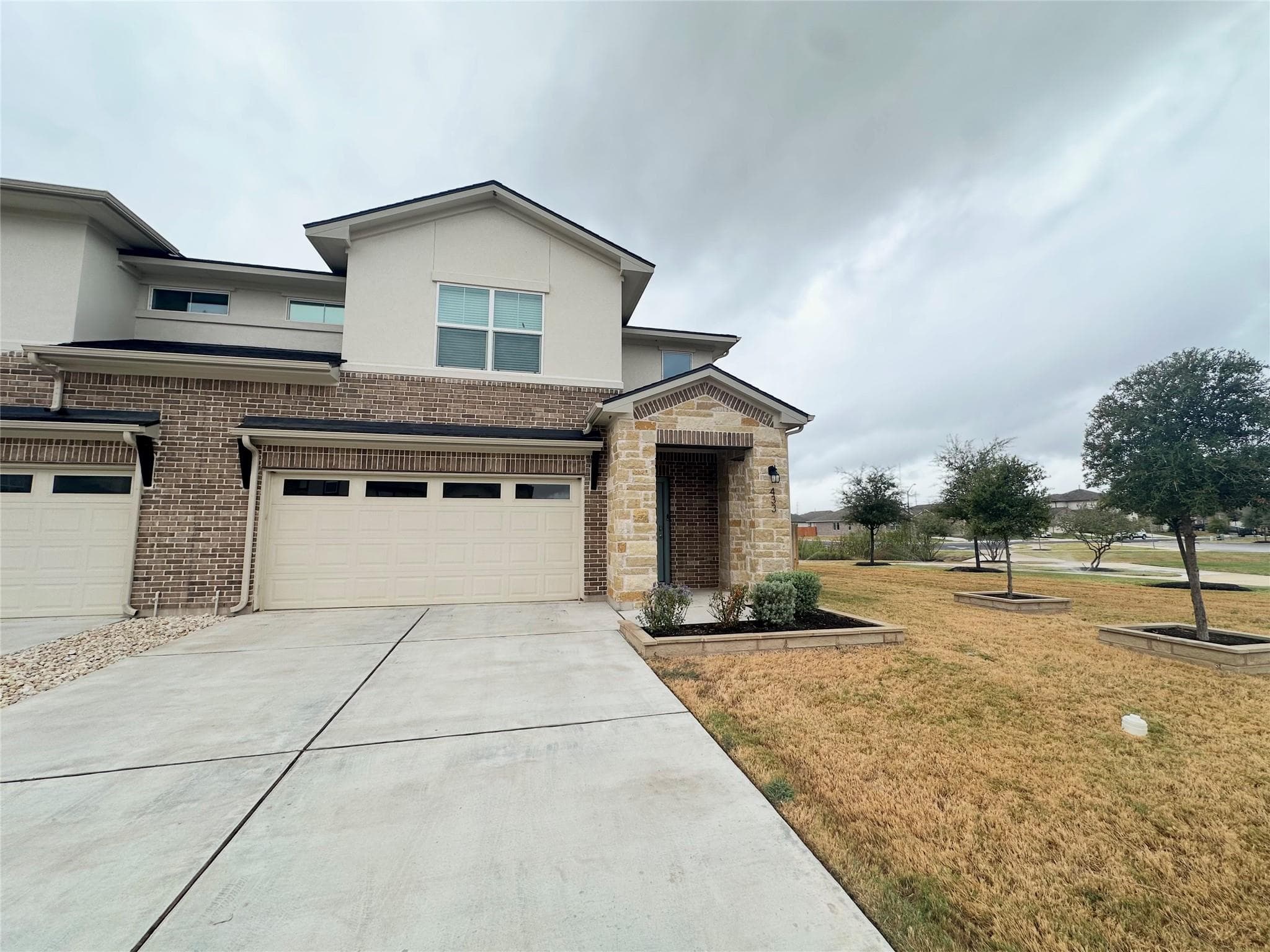 433  Brody Ln
