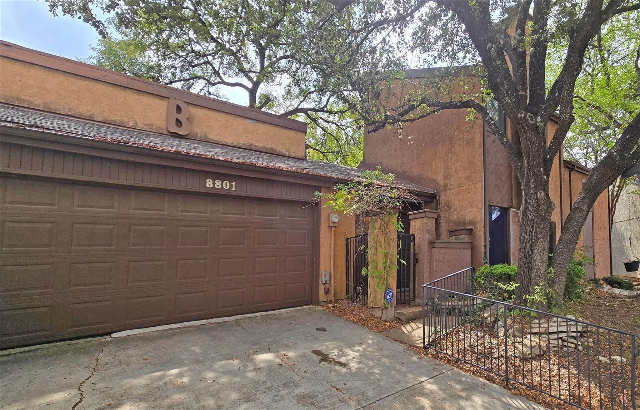 8801 Merion Cir