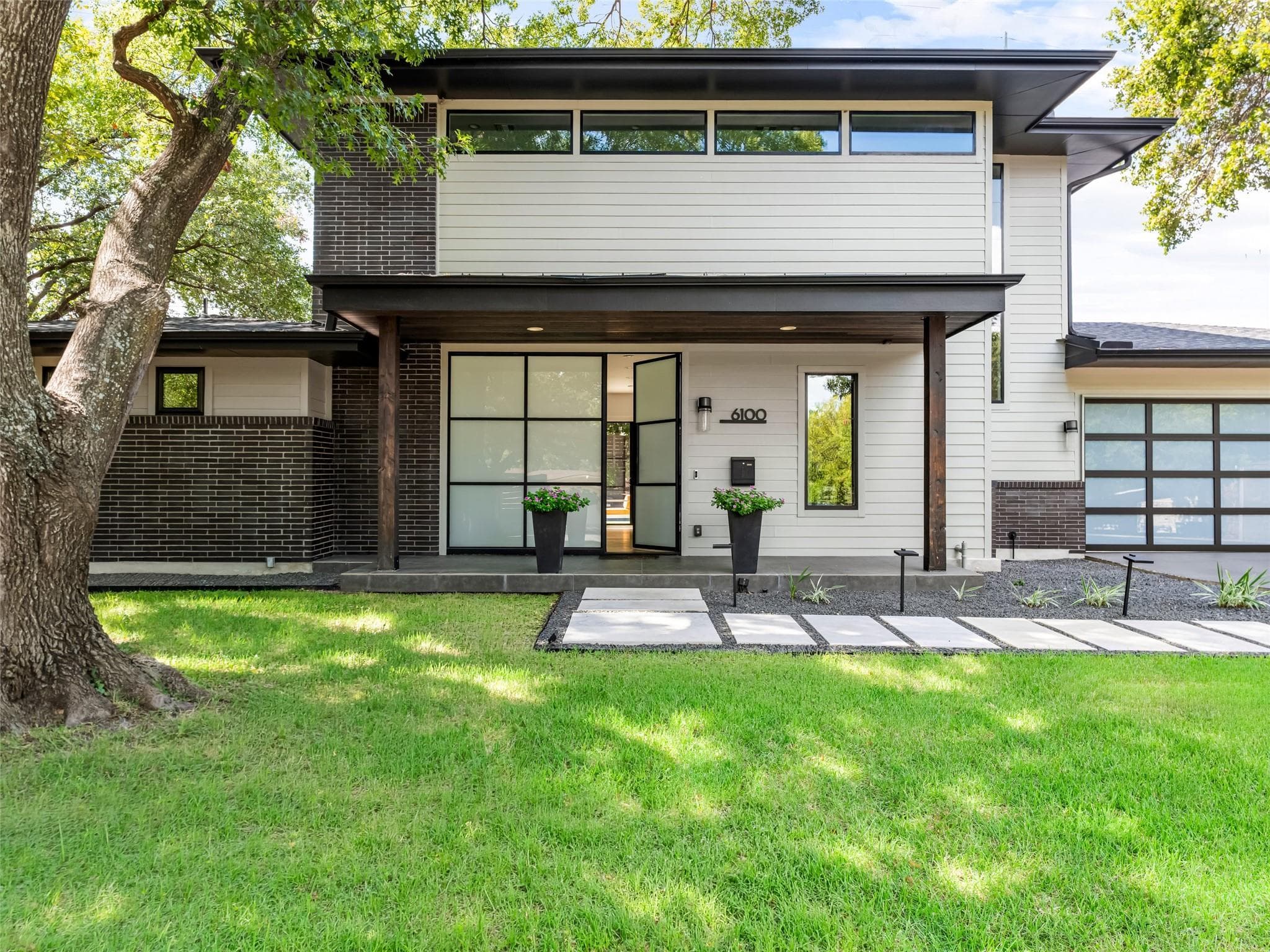 6100  Gena Ct