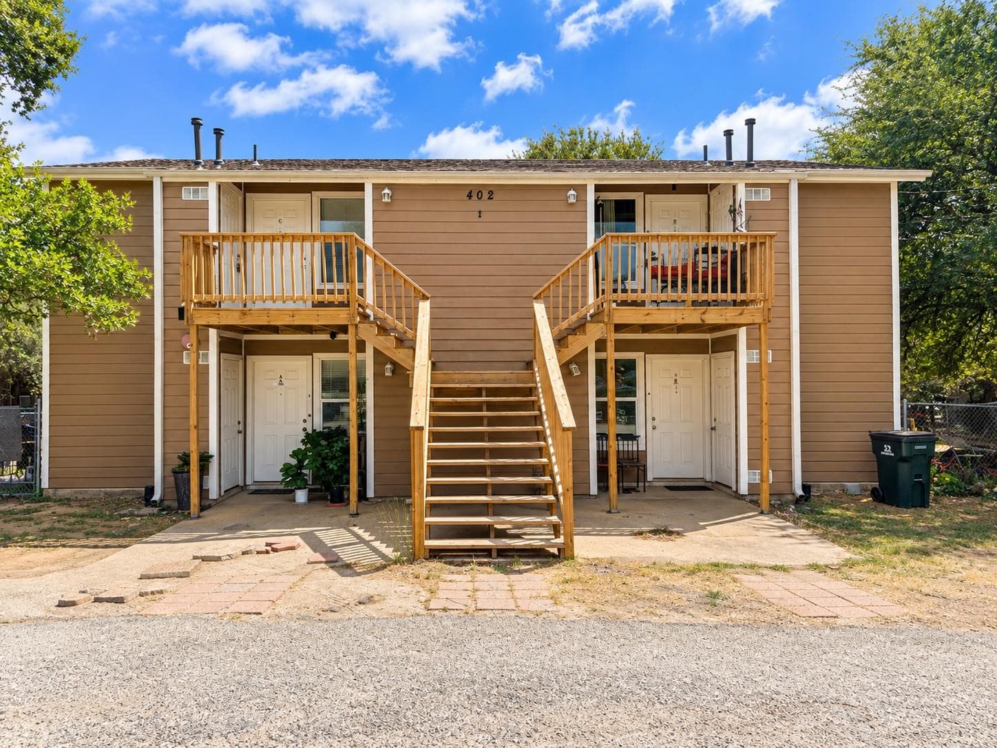 402  Algerita Dr